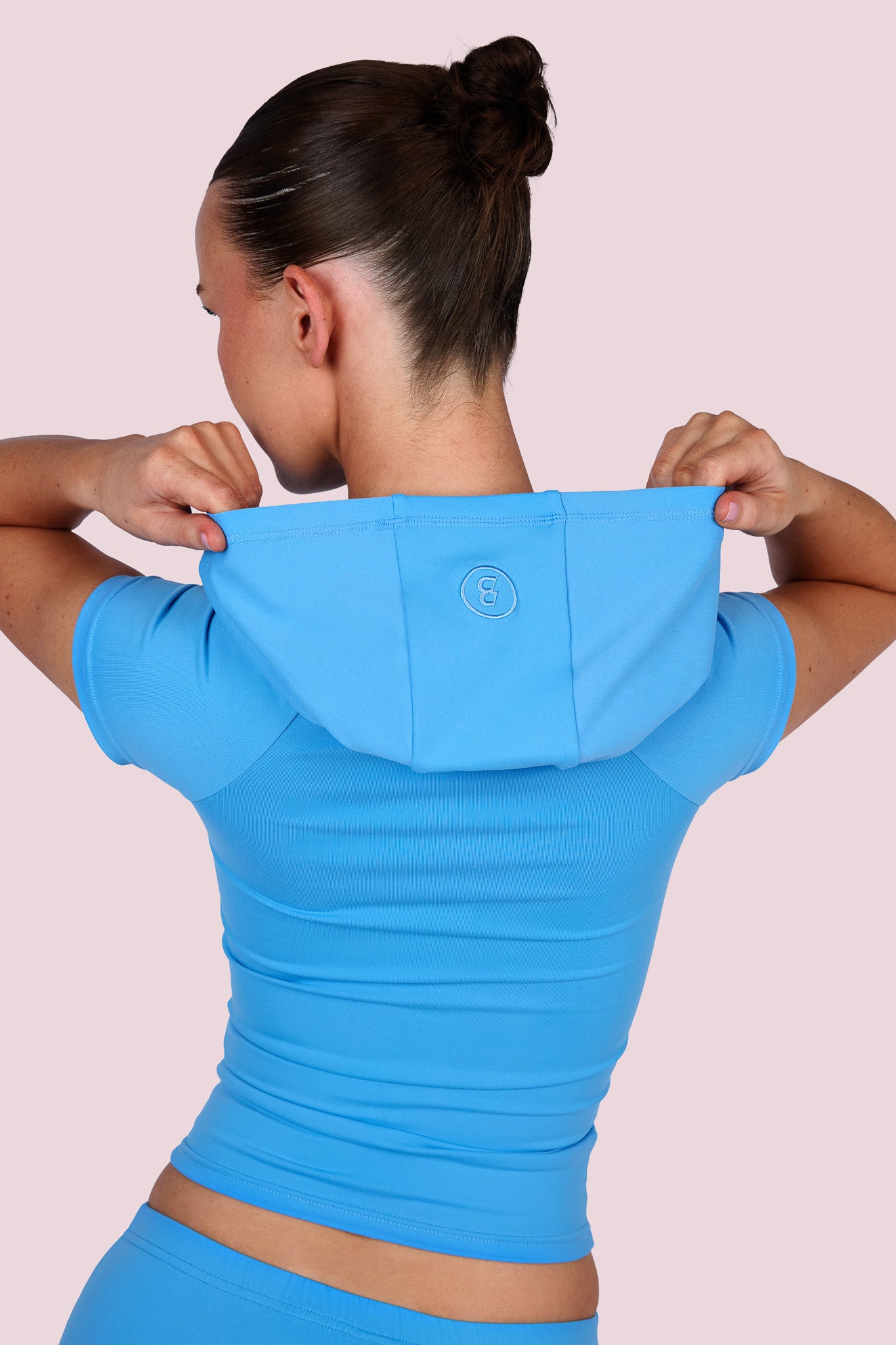 BODY BASICS SHORT SLEEVE HOODIE (SKY DANCER)