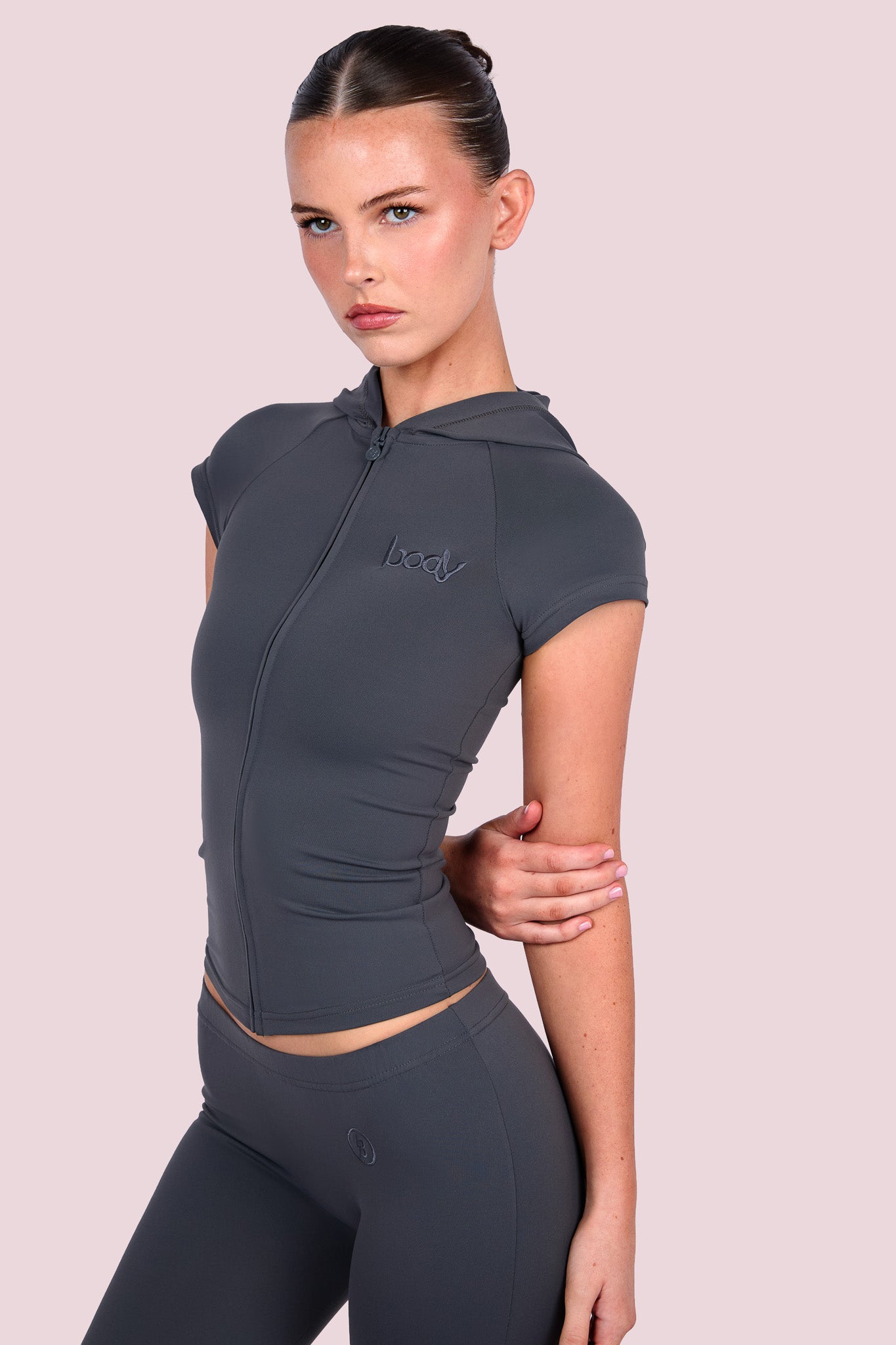 BODY BASICS SHORT SLEEVE HOODIE (CHARCOAL)