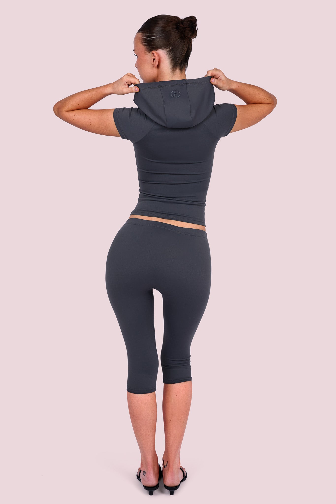 BODY BASICS SHORT SLEEVE HOODIE (CHARCOAL)