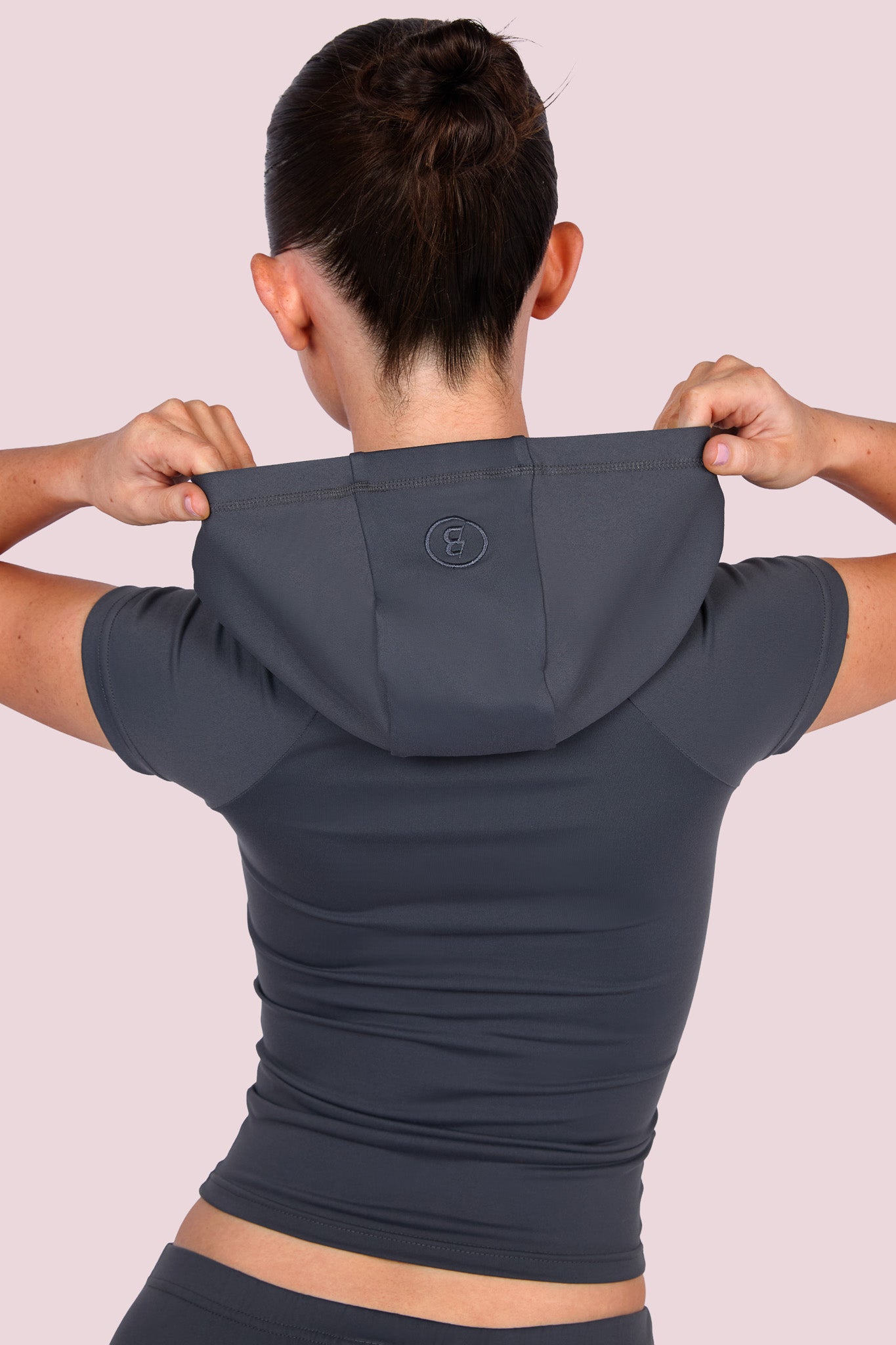 BODY BASICS SHORT SLEEVE HOODIE (CHARCOAL)