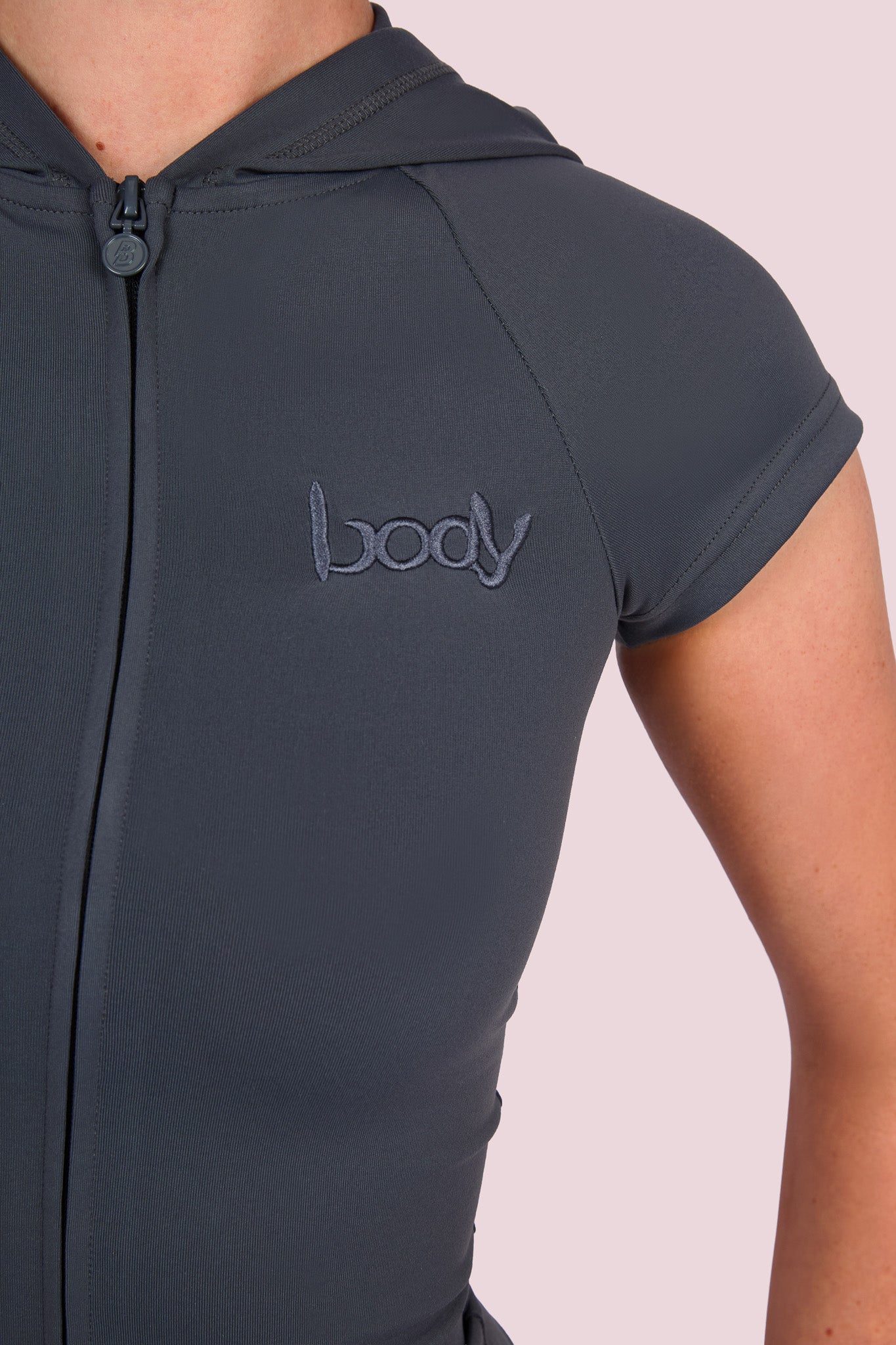 BODY BASICS SHORT SLEEVE HOODIE (CHARCOAL)