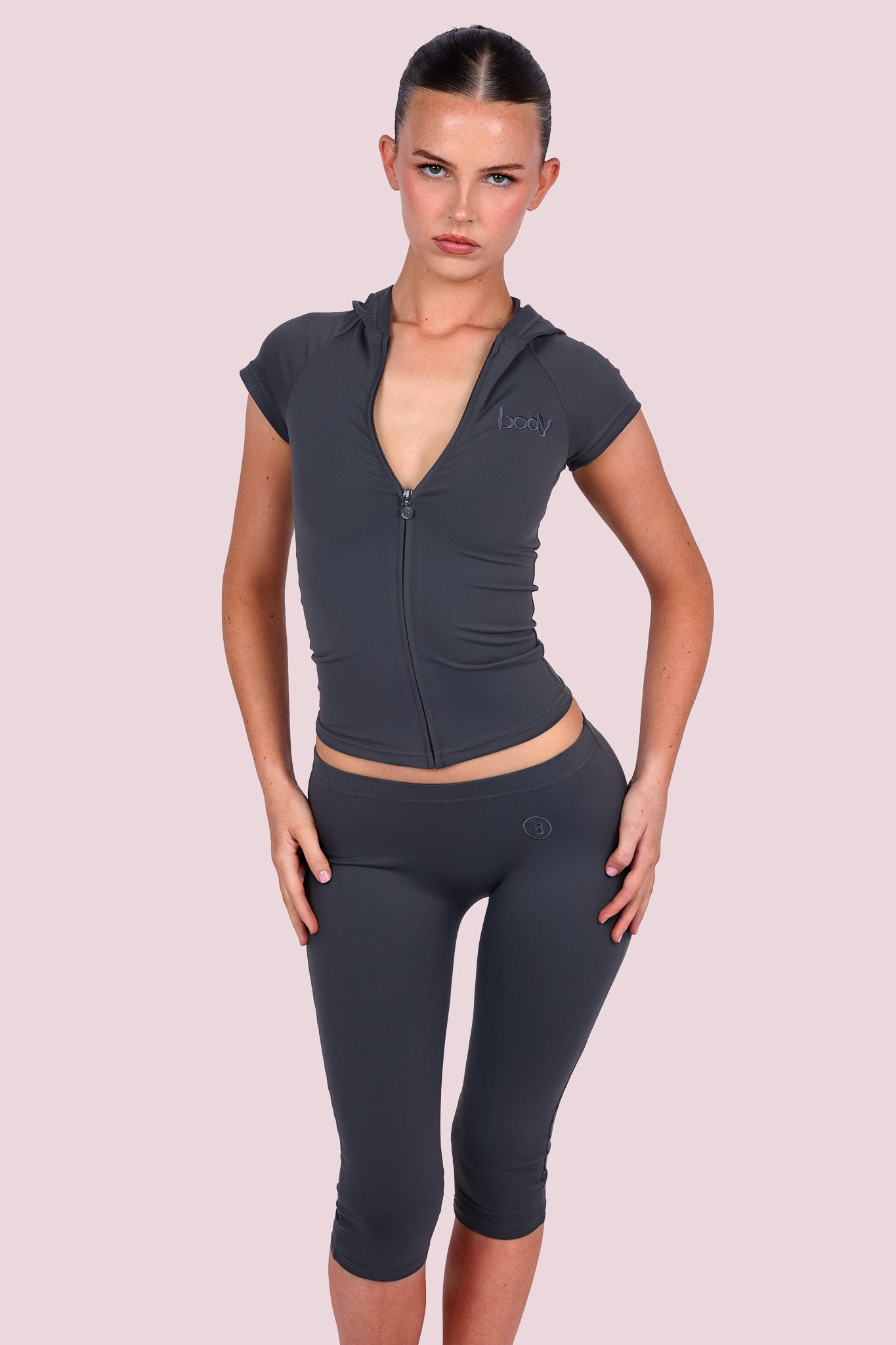 BODY BASICS SHORT SLEEVE HOODIE (CHARCOAL)