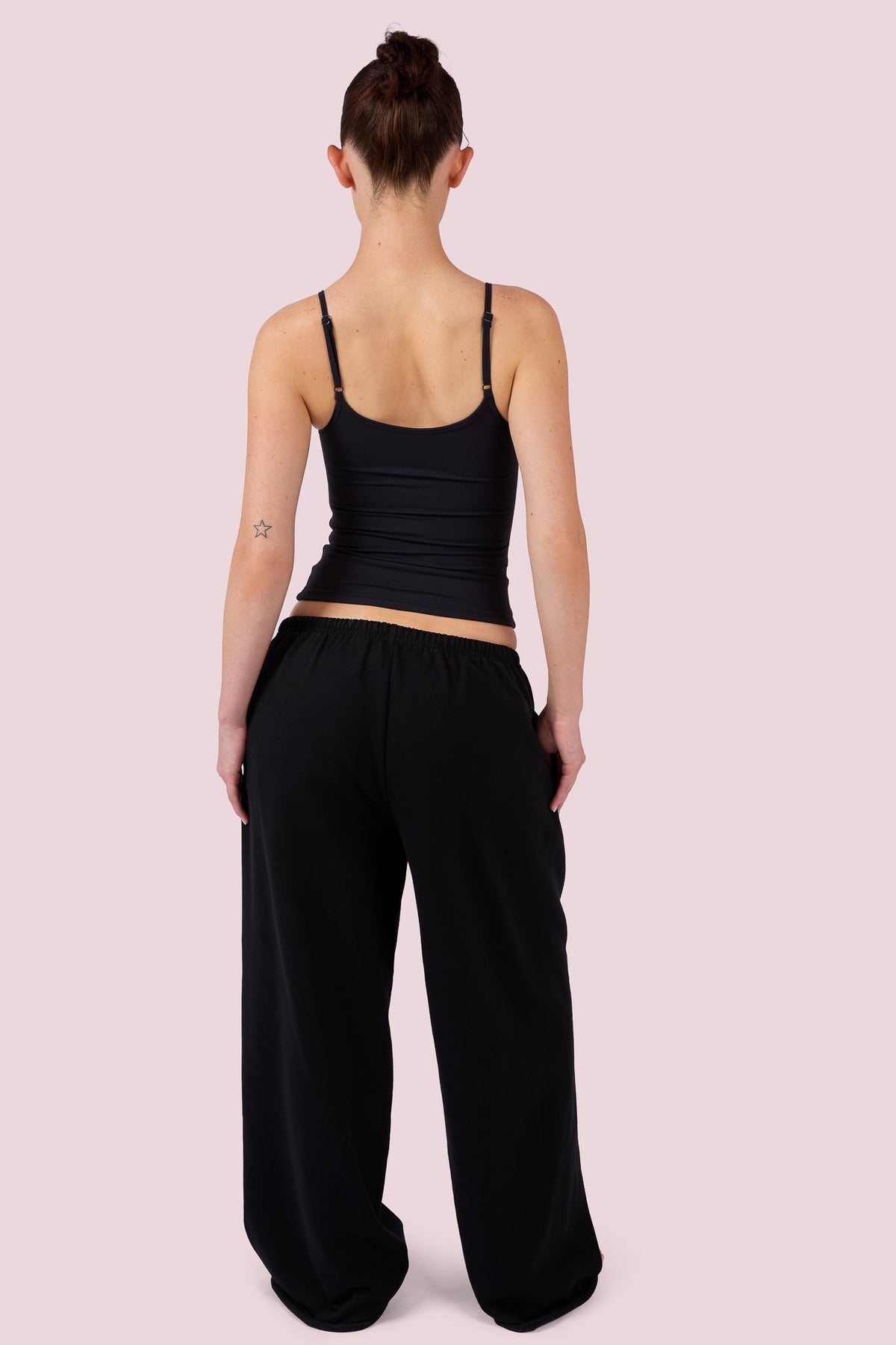 EVERYBODY BASICS ADJUSTABLE SPAGHETTI STRAP TANK TOP (BLACK)