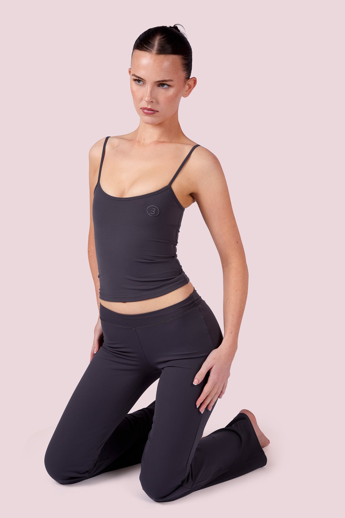 EVERYBODY BASICS ADJUSTABLE SPAGHETTI STRAP TANK TOP (CHARCOAL)