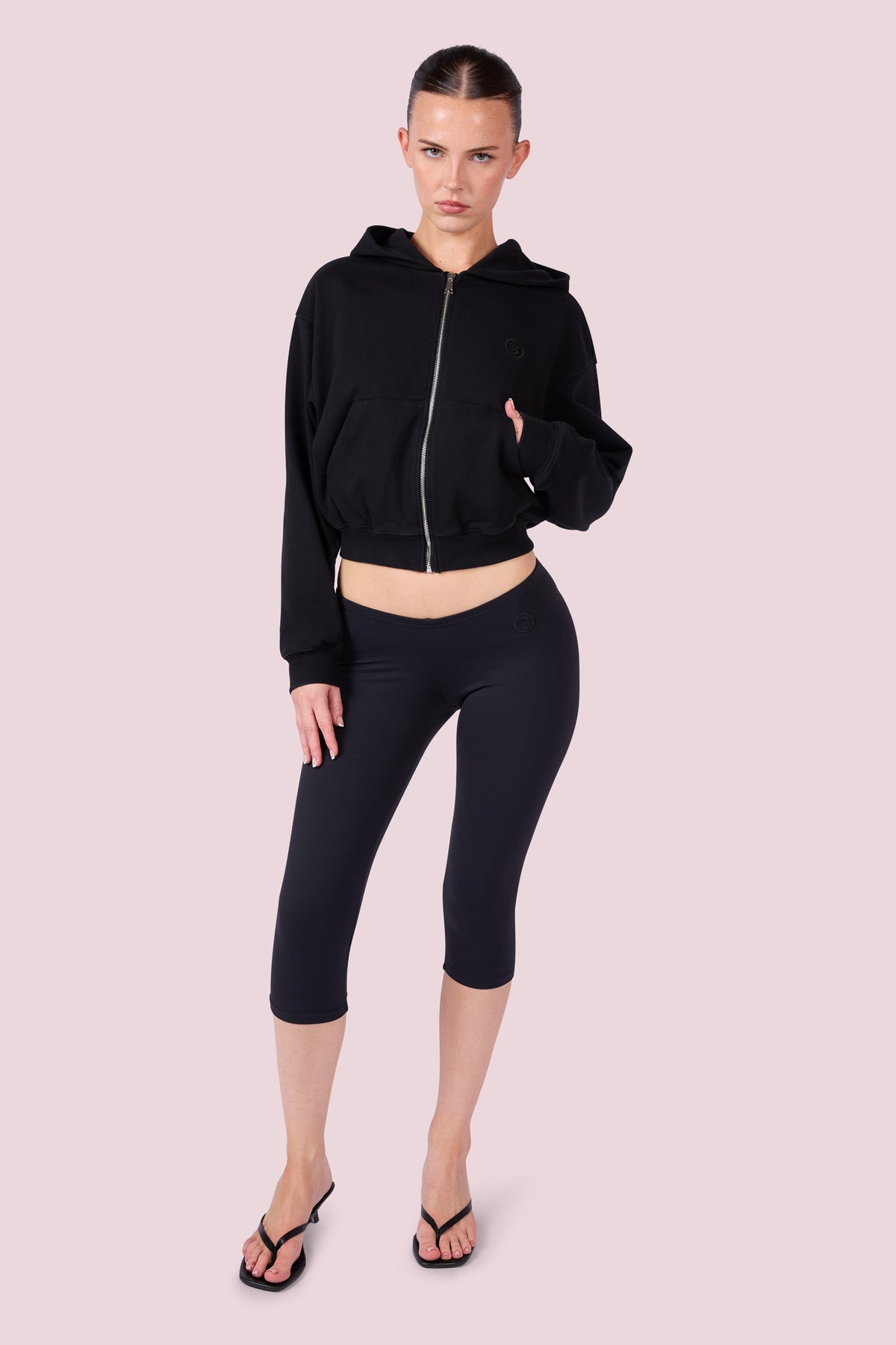EVERYBODY BASICS CAPRI (BLACK)