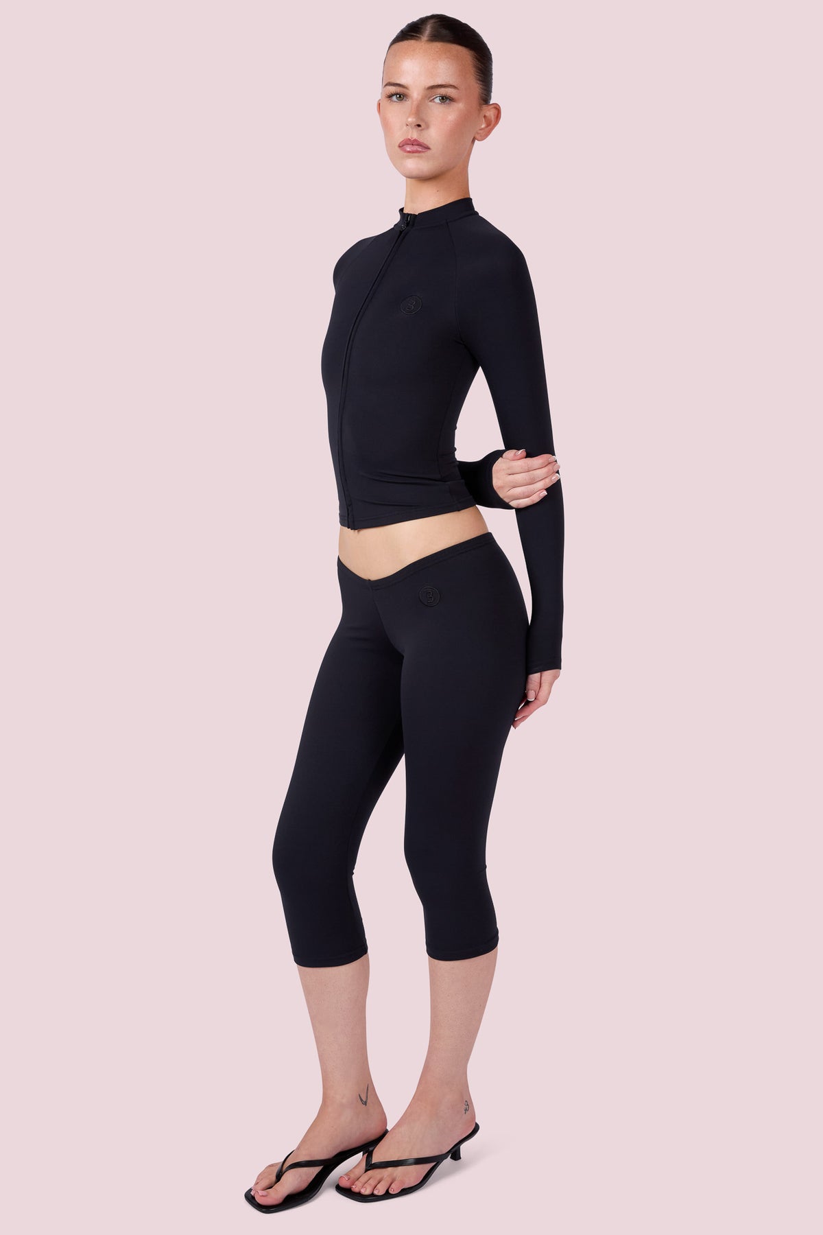 EVERYBODY BASICS CAPRI (BLACK)