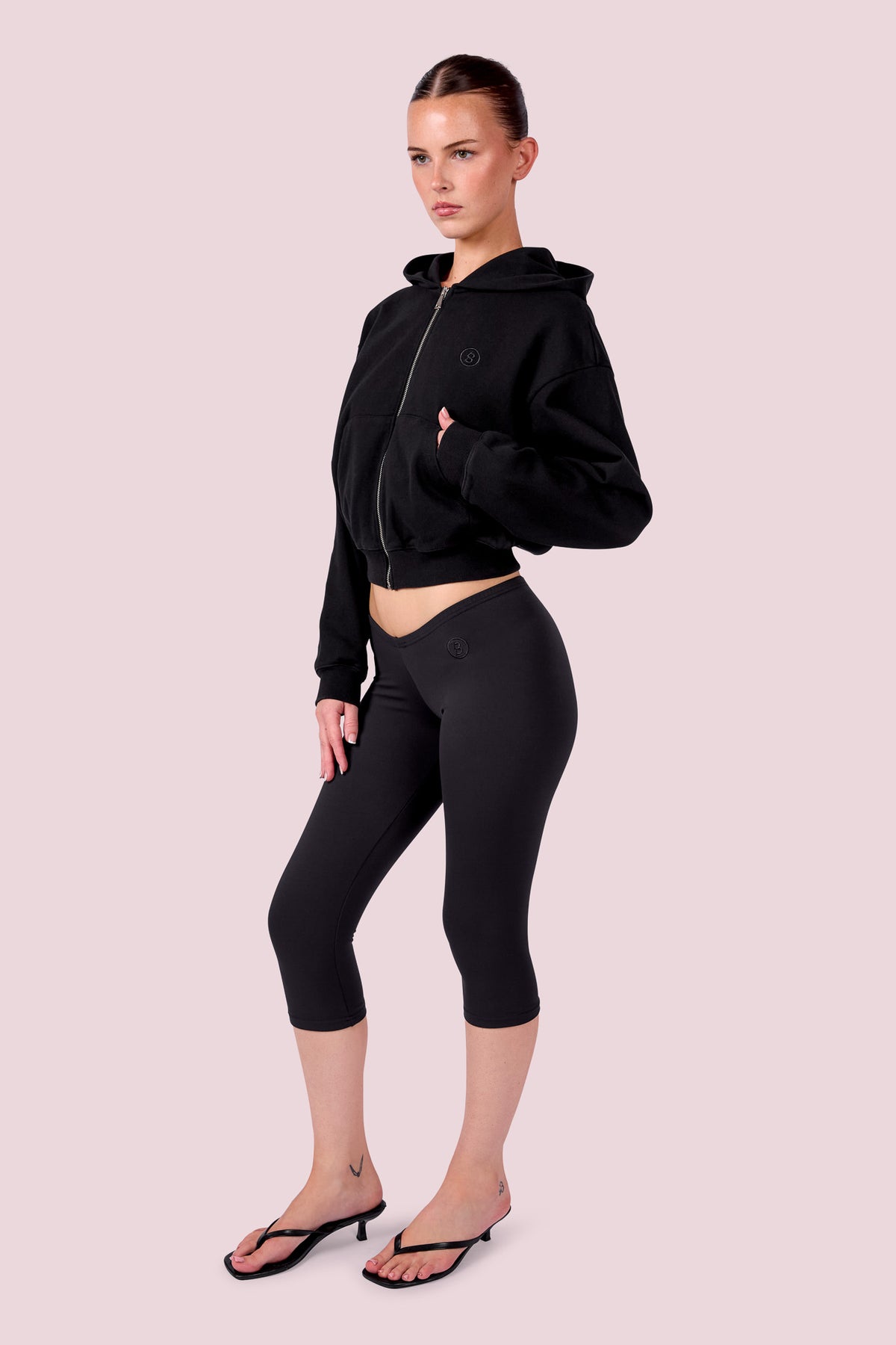 EVERYBODY BASICS CAPRI (BLACK)
