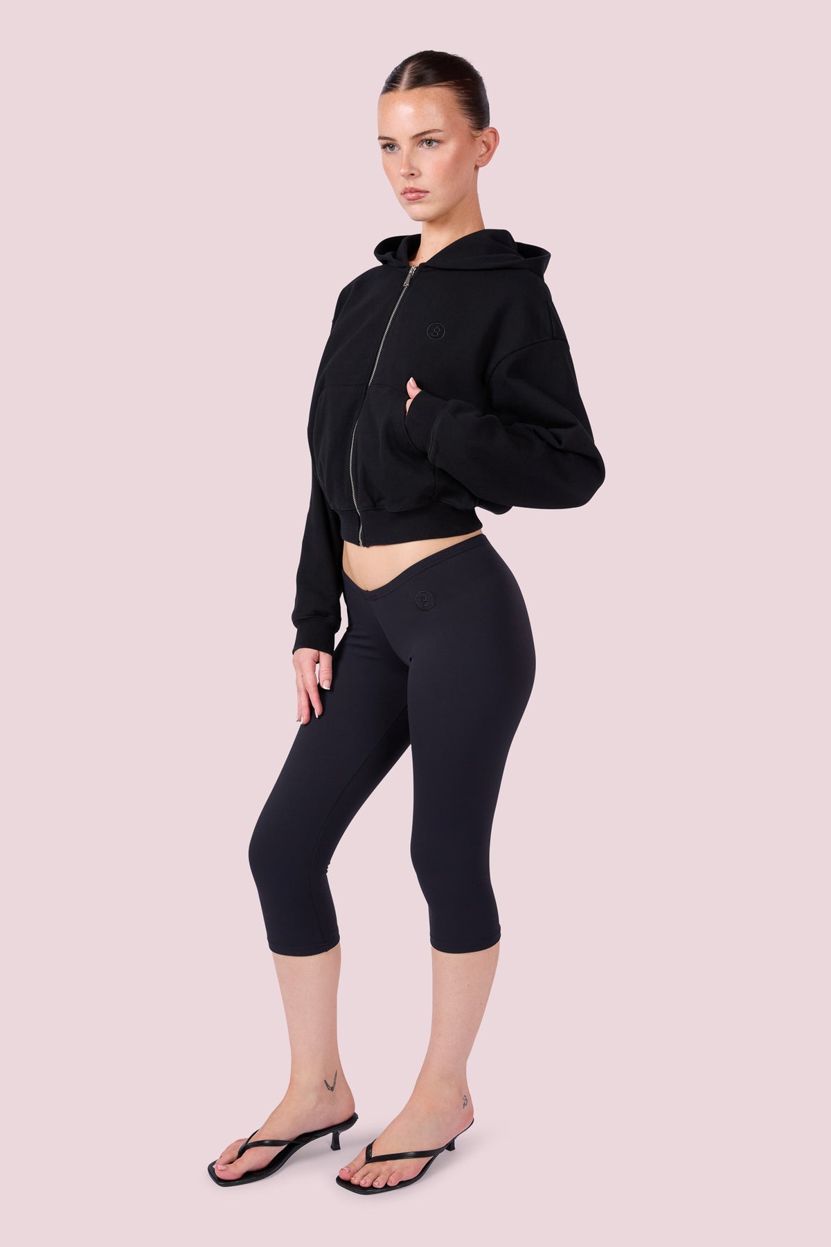 EVERYBODY BASICS CAPRI (BLACK)