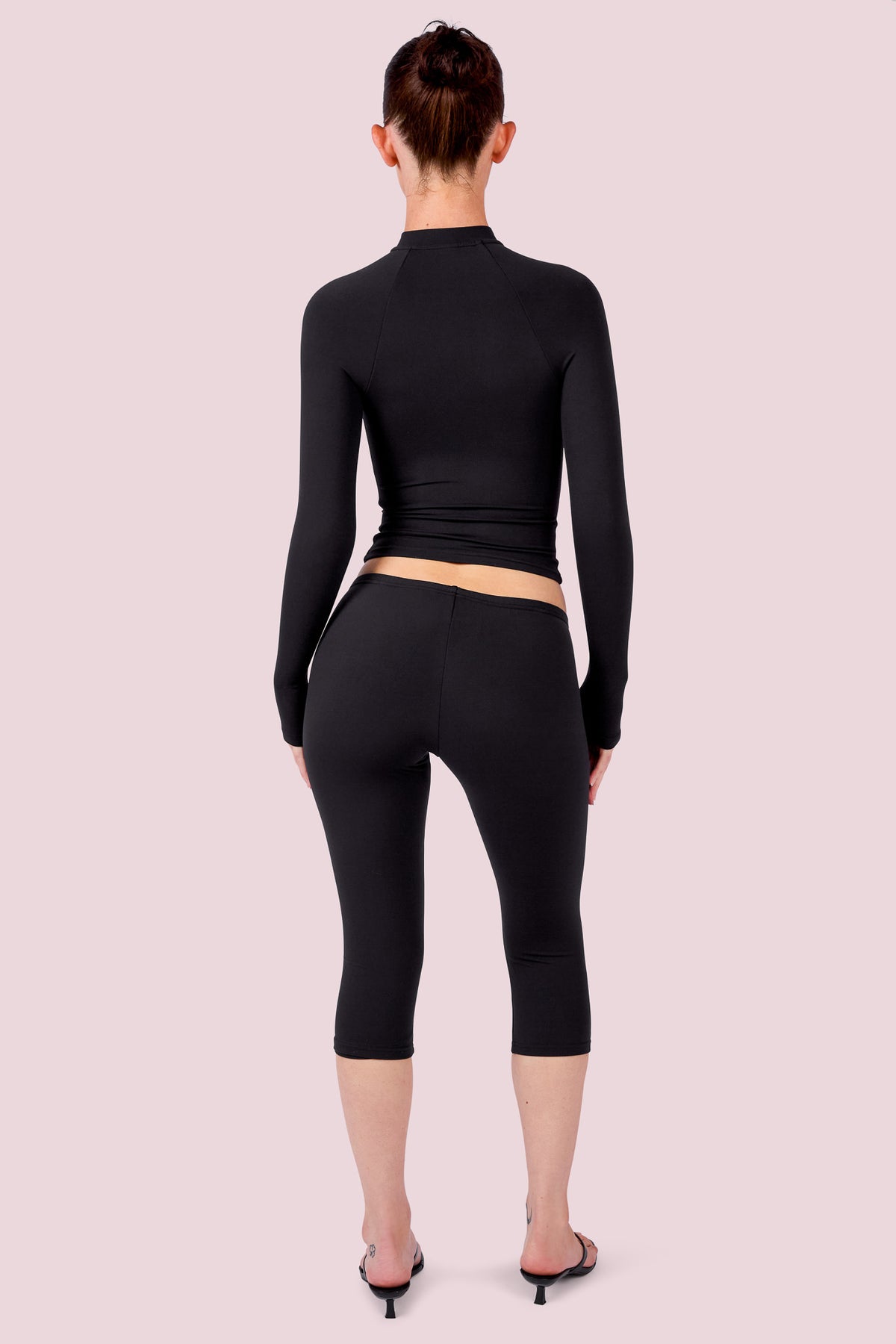 EVERYBODY BASICS CAPRI (BLACK)