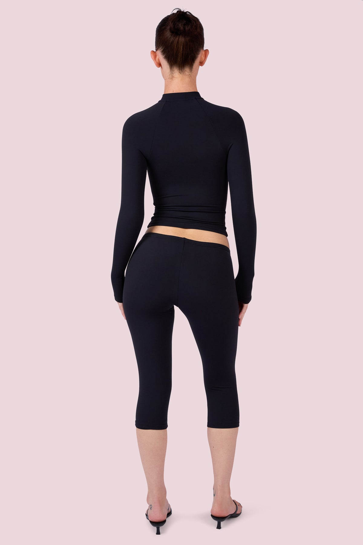EVERYBODY BASICS CAPRI (BLACK)
