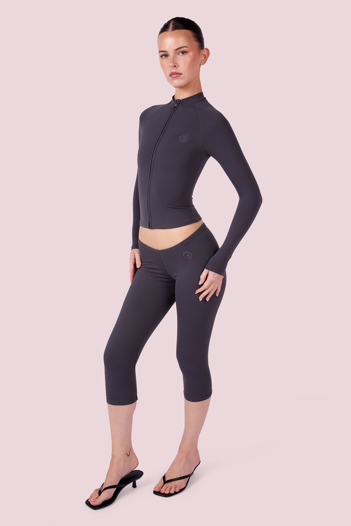 EVERYBODY BASICS CAPRI (CHARCOAL)