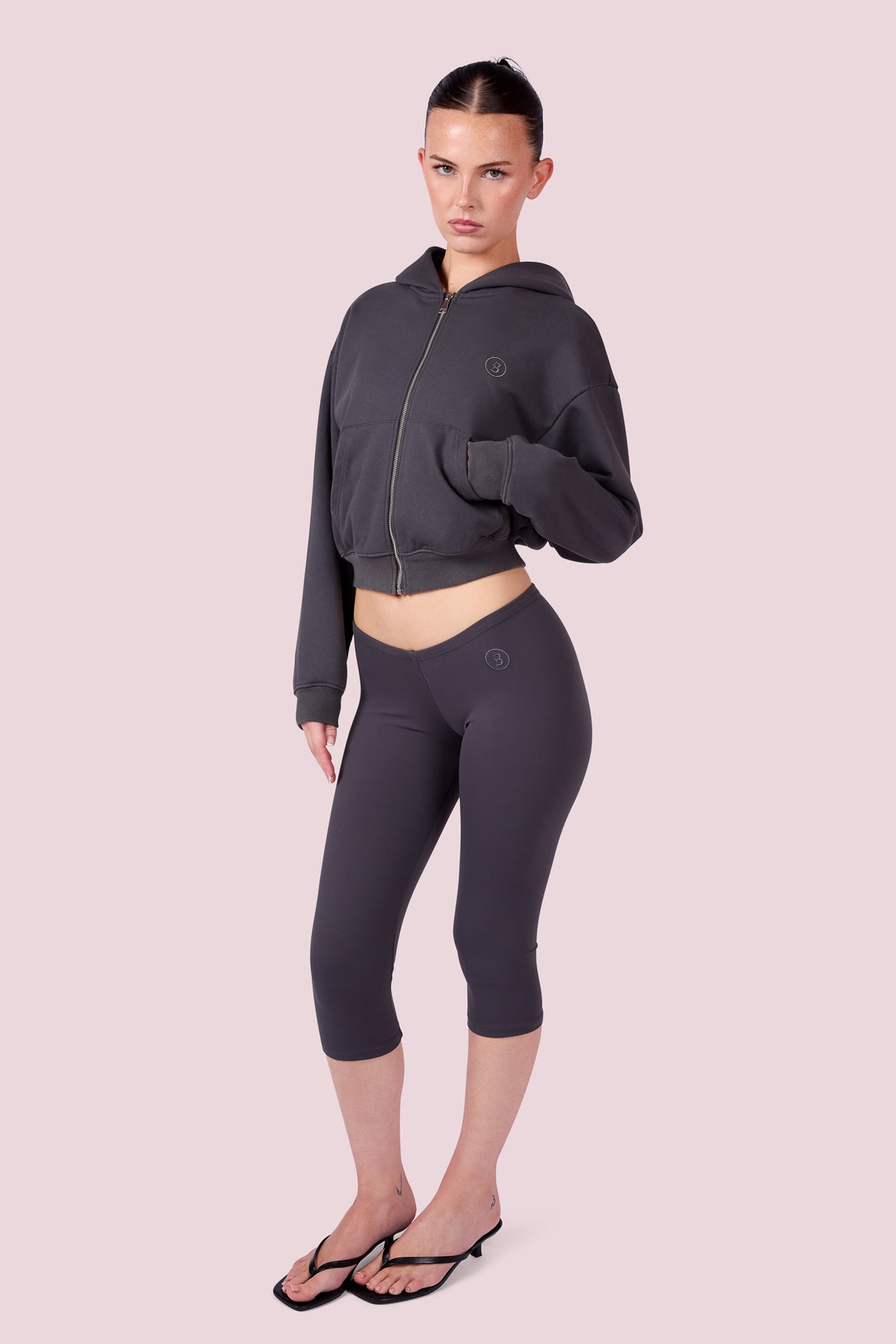 EVERYBODY BASICS CAPRI (CHARCOAL)