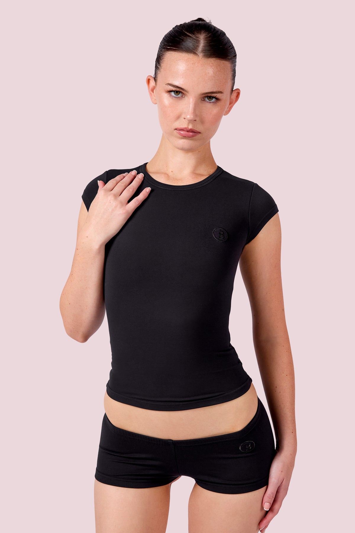 EVERYBODY BASICS SHORT SLEEVE CREW NECK (BLACK)