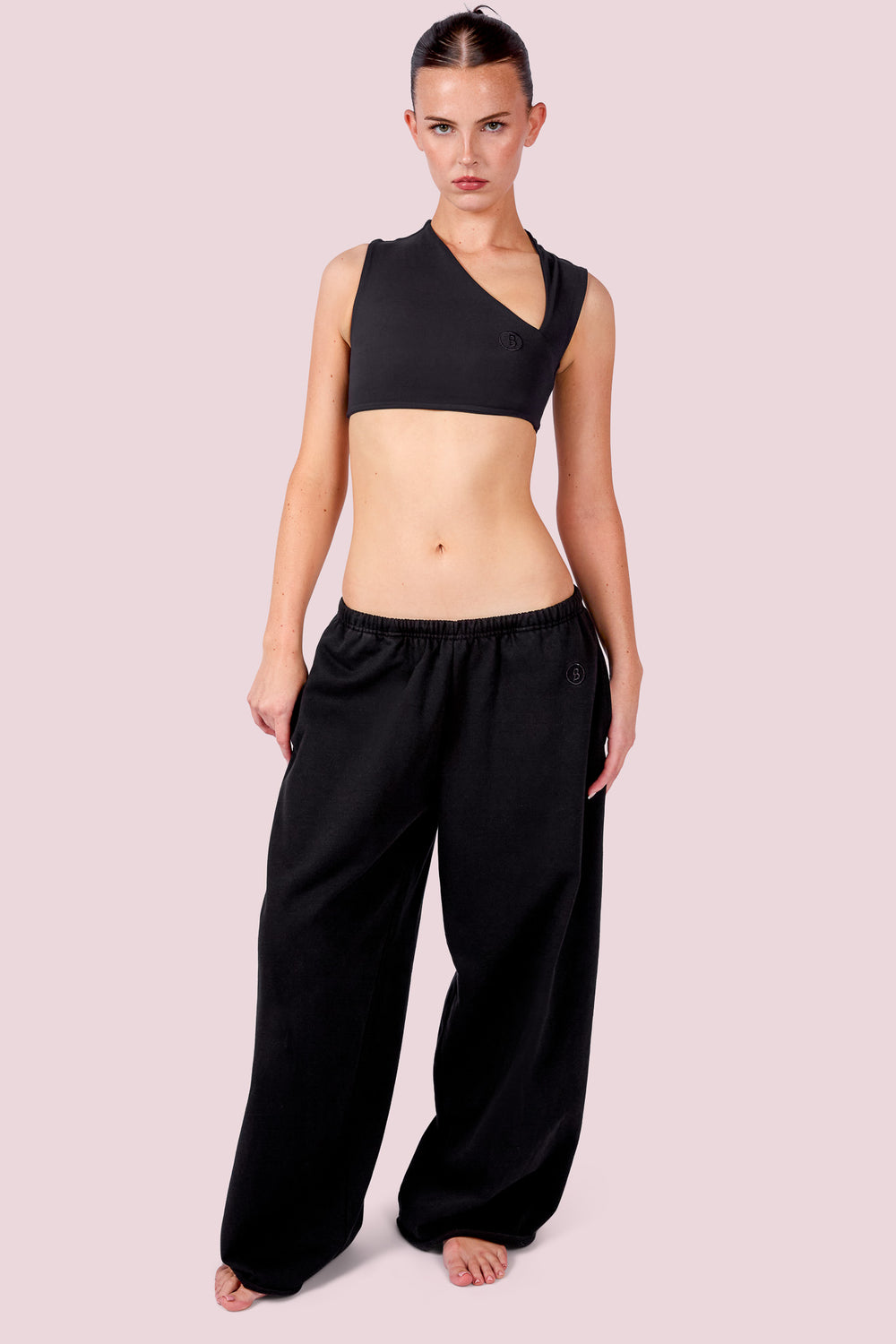 EVERYBODY BASICS CUTOUT CROP TOP (BLACK)