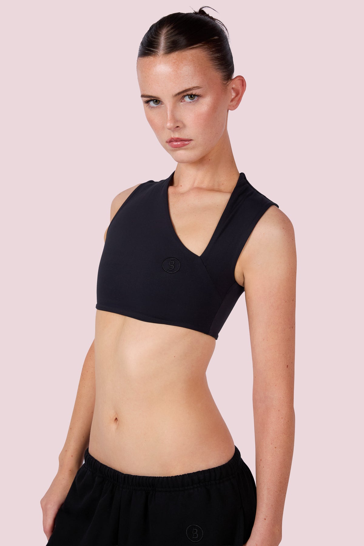 EVERYBODY BASICS CUTOUT CROP TOP (BLACK)