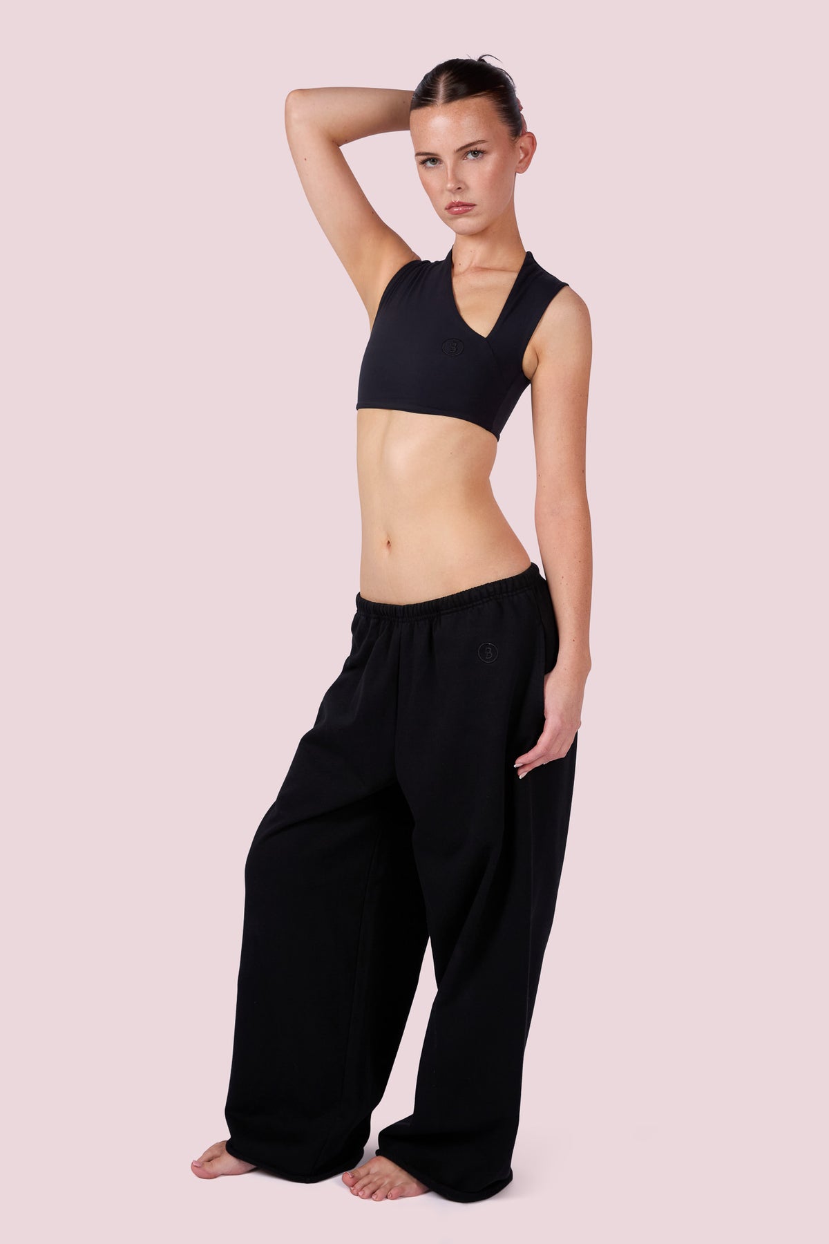 EVERYBODY BASICS CUTOUT CROP TOP (BLACK)