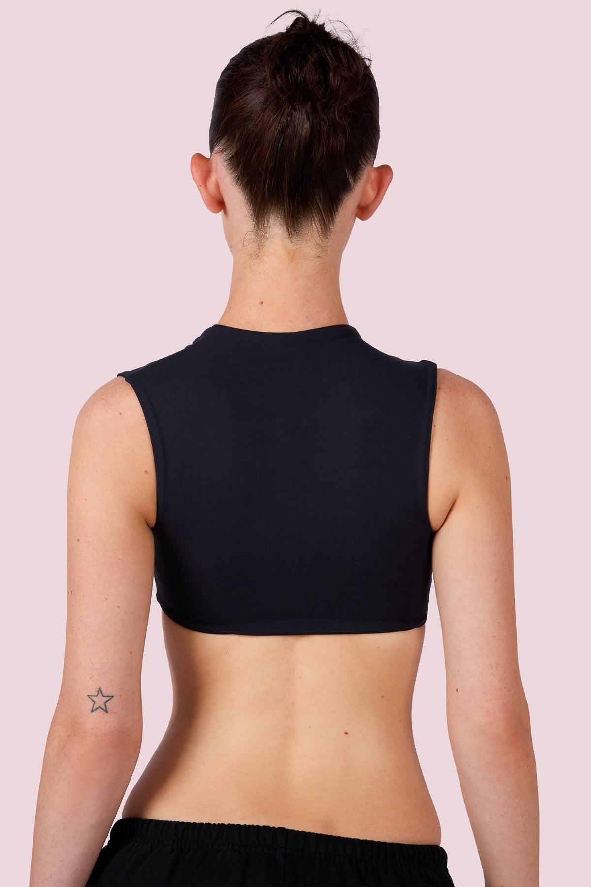 EVERYBODY BASICS CUTOUT CROP TOP (BLACK)