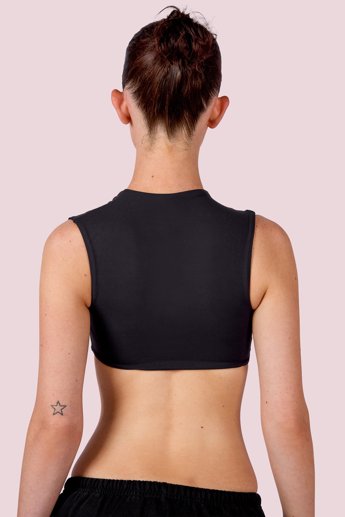 EVERYBODY BASICS CUTOUT CROP TOP (BLACK)