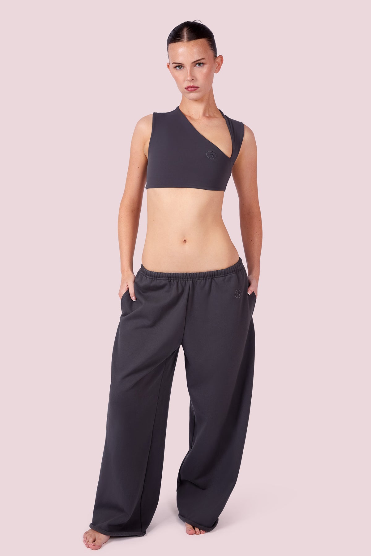 EVERYBODY BASICS CUTOUT CROP TOP (CHARCOAL)