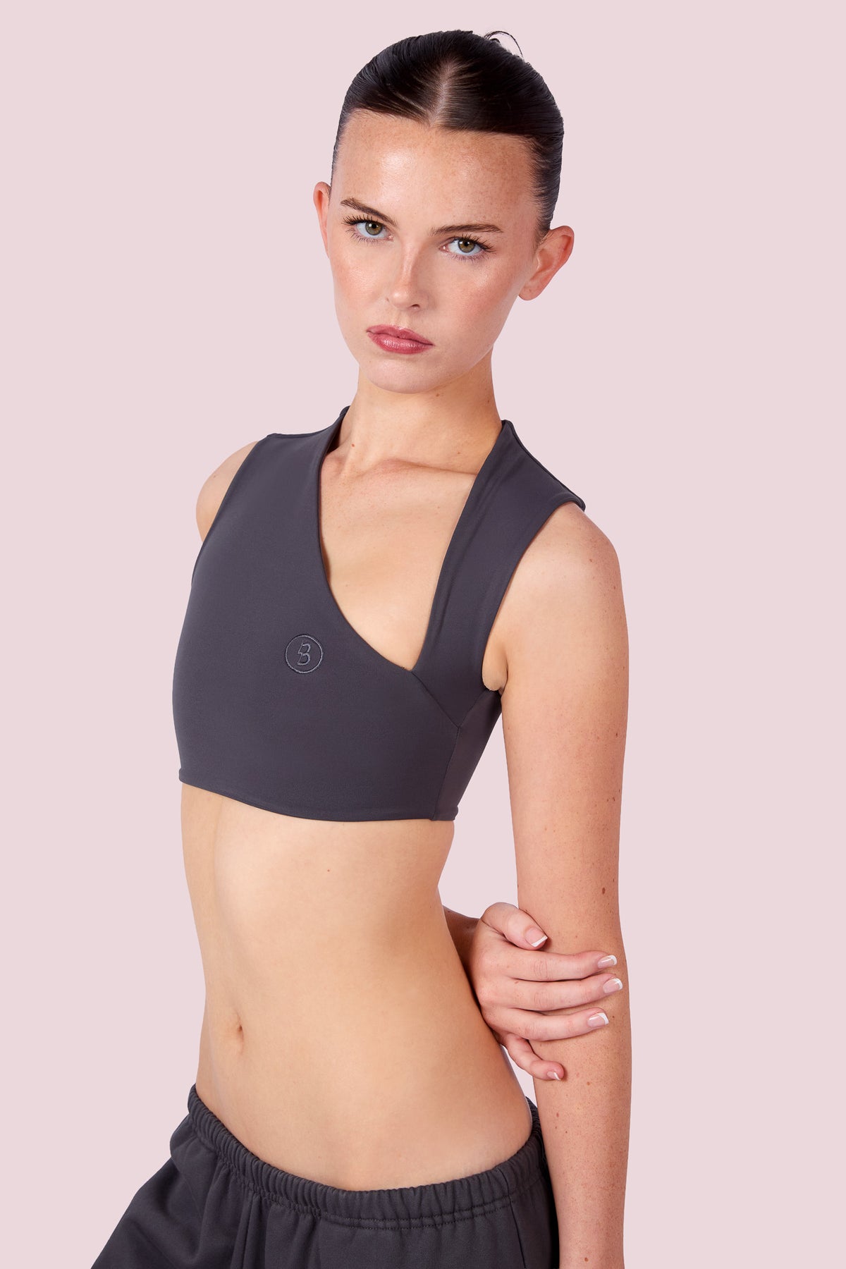 EVERYBODY BASICS CUTOUT CROP TOP (CHARCOAL)