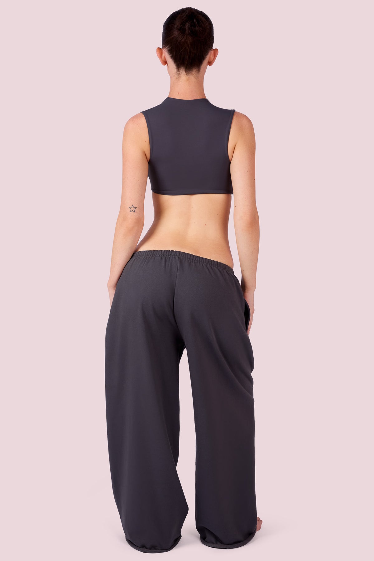 EVERYBODY BASICS CUTOUT CROP TOP (CHARCOAL)