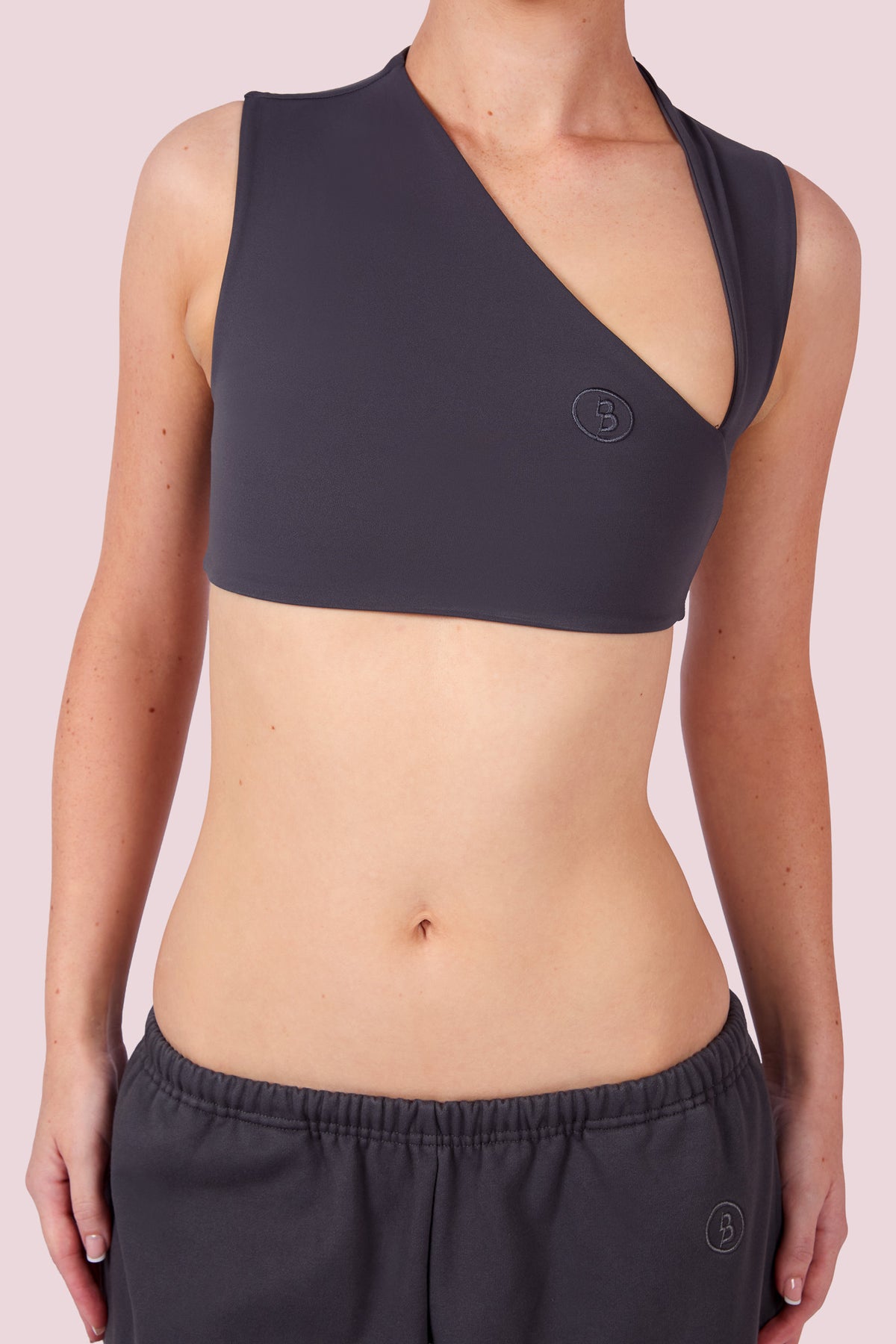 EVERYBODY BASICS CUTOUT CROP TOP (CHARCOAL)