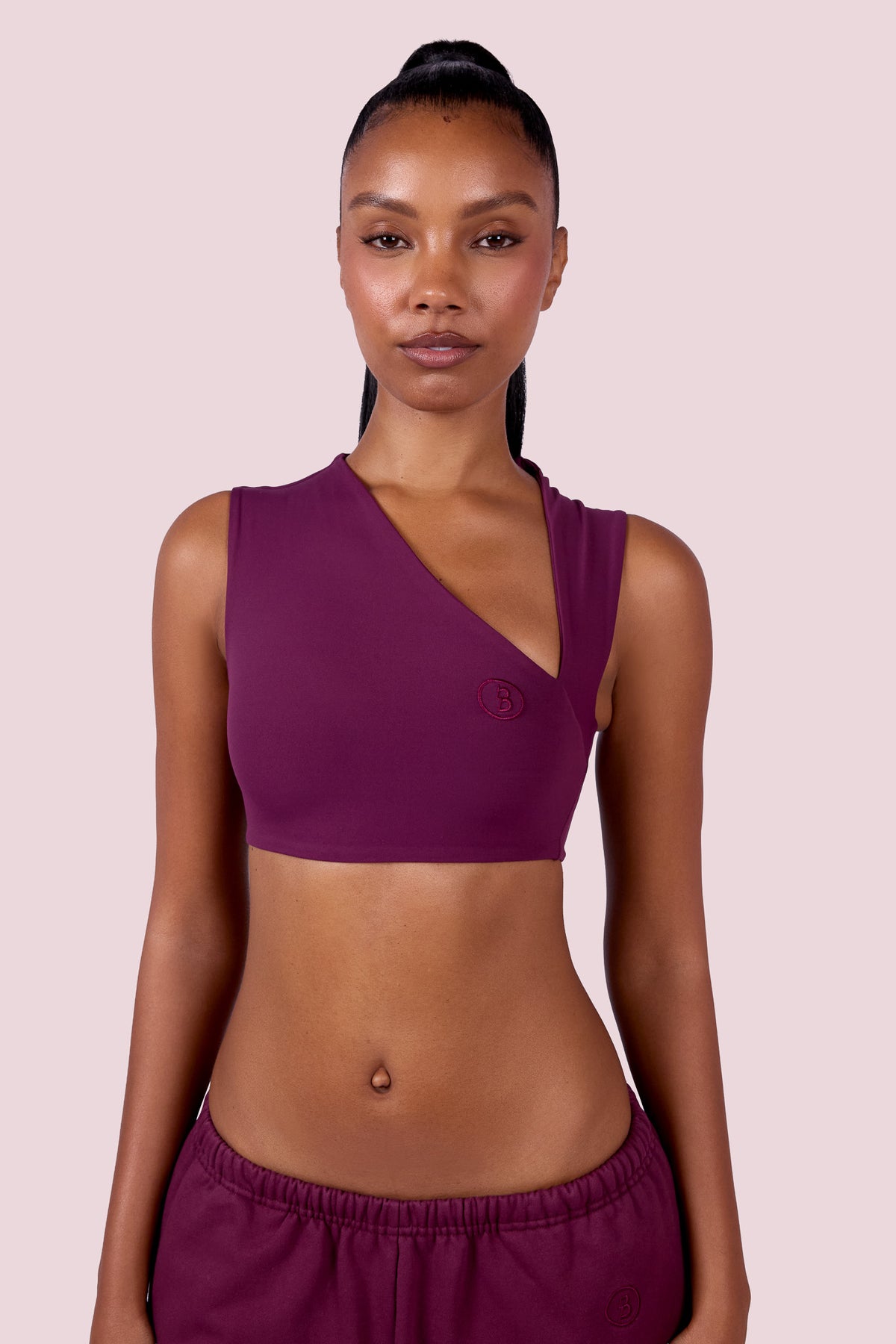EVERYBODY BASICS CUTOUT CROP TOP (GRAPE WINE)