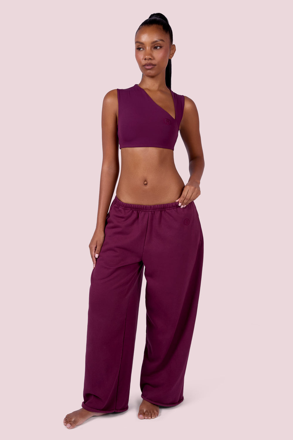 EVERYBODY BASICS CUTOUT CROP TOP (GRAPE WINE)