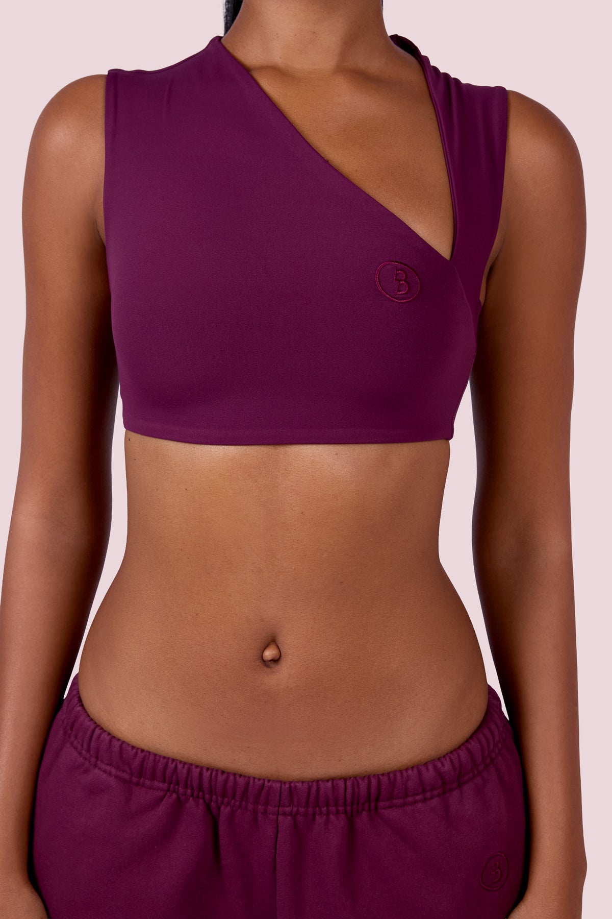 EVERYBODY BASICS CUTOUT CROP TOP (GRAPE WINE)