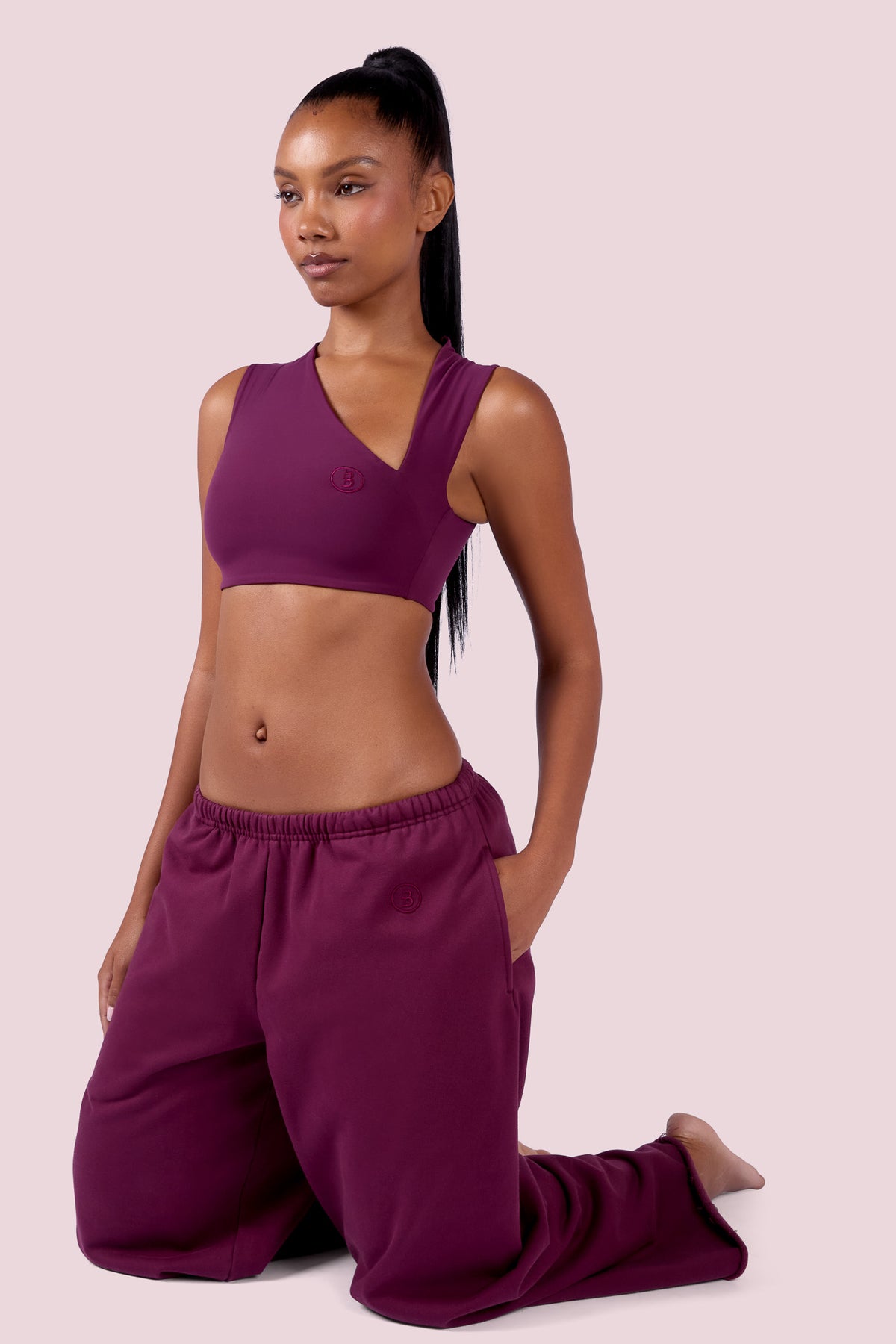 EVERYBODY BASICS CUTOUT CROP TOP (GRAPE WINE)