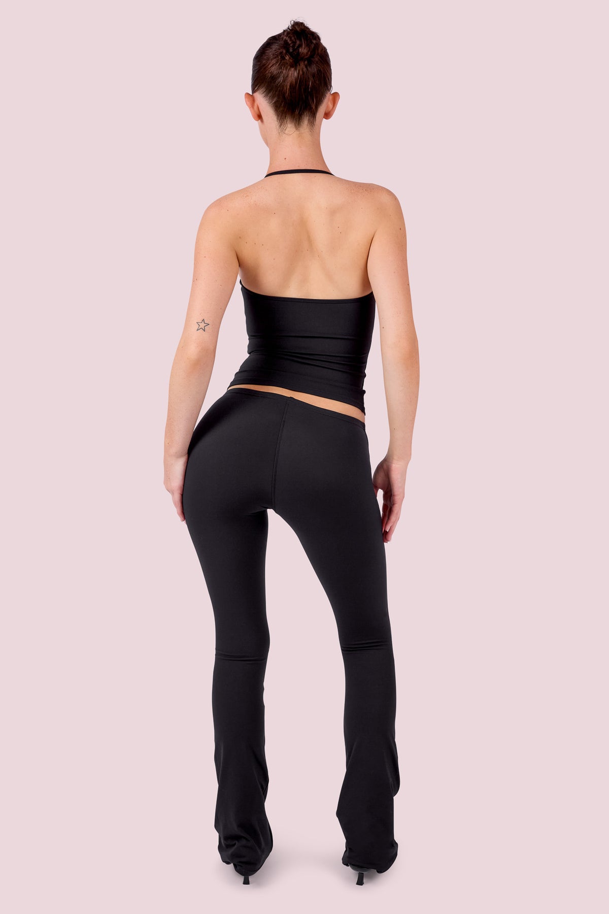 EVERYBODY BASICS HALTER TANK TOP (BLACK)
