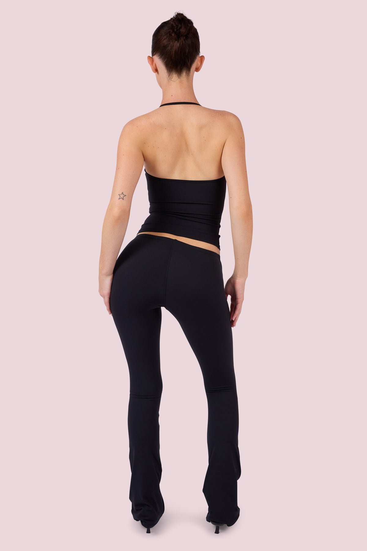 EVERYBODY BASICS HALTER TANK TOP (BLACK)