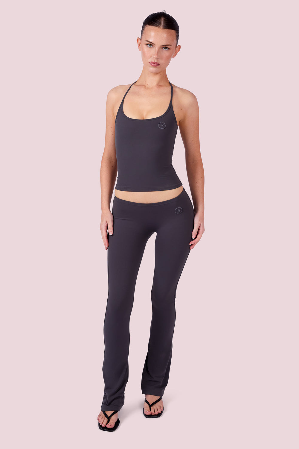 EVERYBODY BASICS HALTER TANK TOP (CHARCOAL)