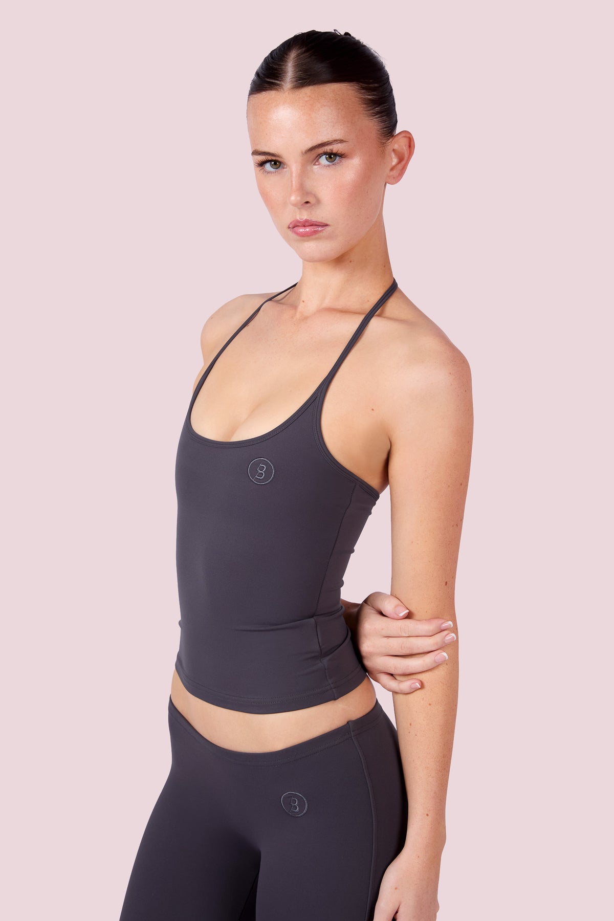 EVERYBODY BASICS HALTER TANK TOP (CHARCOAL)