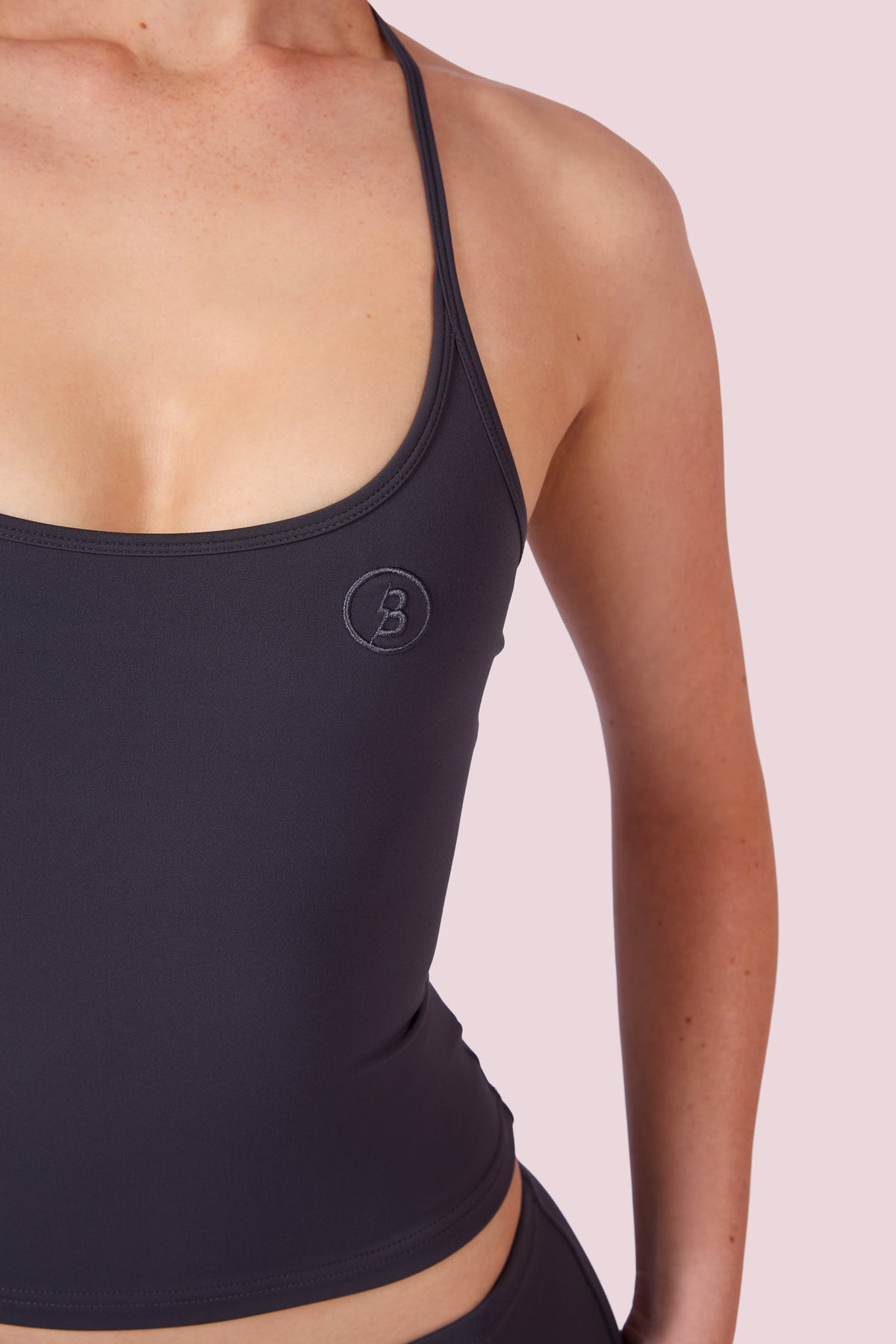 EVERYBODY BASICS HALTER TANK TOP (CHARCOAL)