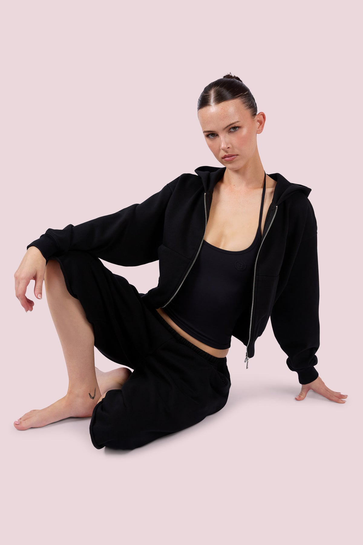EVERYBODY BASICS SWEAT JORTS (BLACK)