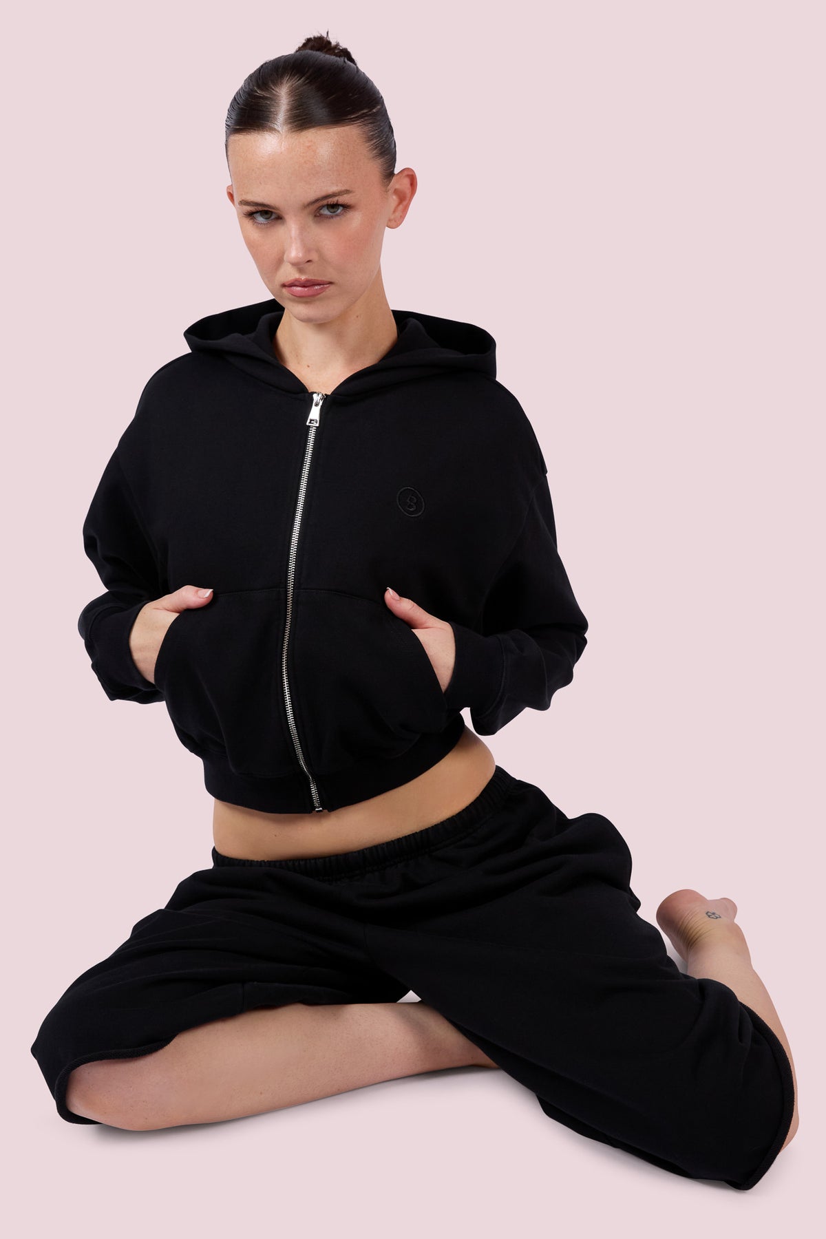 EVERYBODY BASICS SWEAT JORTS (BLACK)