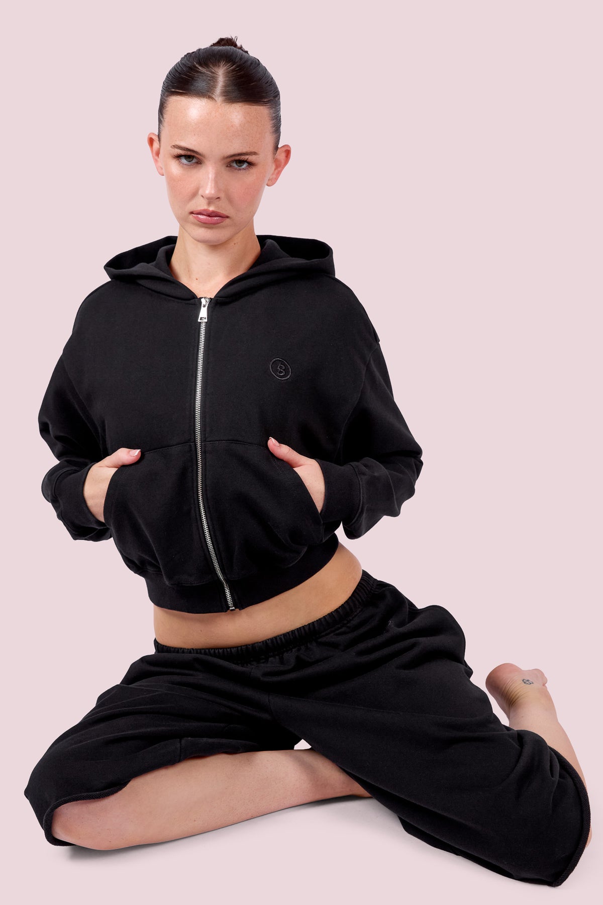 EVERYBODY BASICS SWEAT JORTS (BLACK)