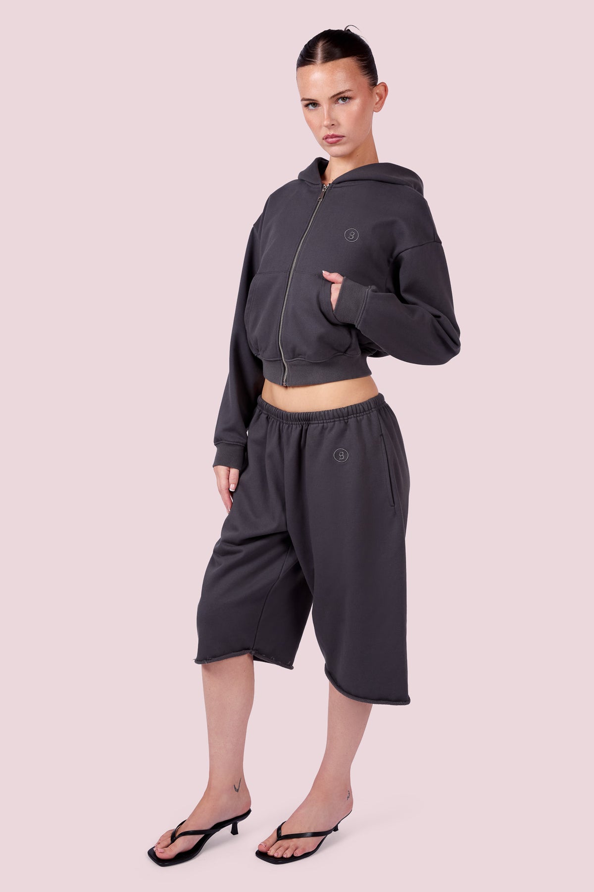 EVERYBODY BASICS SWEAT JORTS (CHARCOAL)