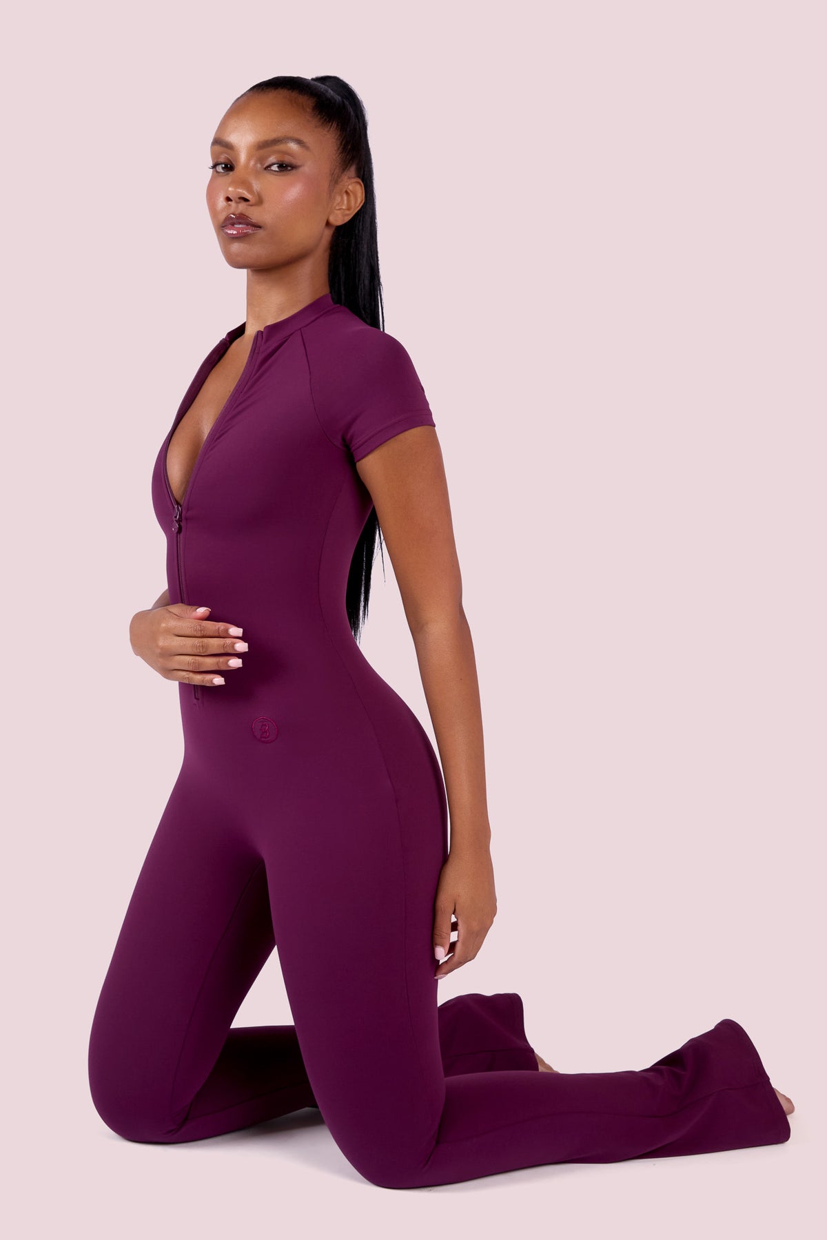 EVERYBODY BASICS SHORT SLEEVE JUMPSUIT (GRAPE WINE)