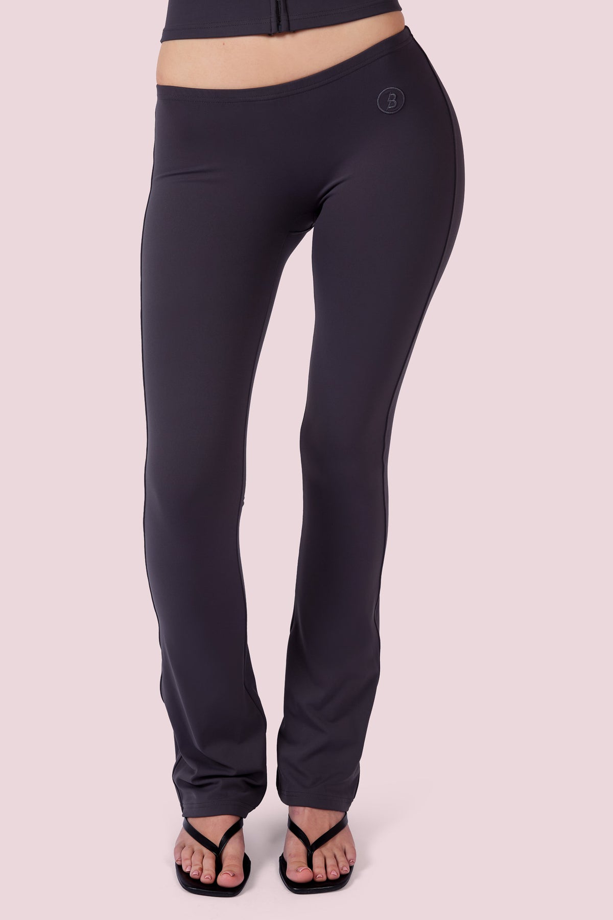 EVERYBODY BASICS LOW WAISTED LEGGINGS (CHARCOAL)
