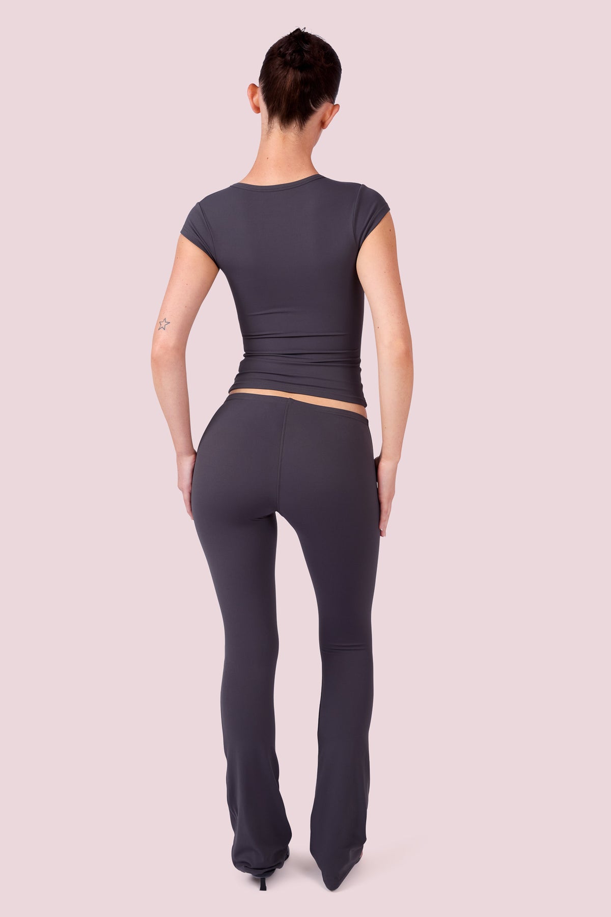 EVERYBODY BASICS LOW WAISTED LEGGINGS (CHARCOAL)