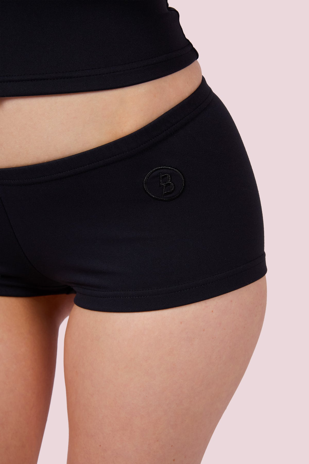 EVERYBODY BASICS MICRO SHORTS (BLACK)
