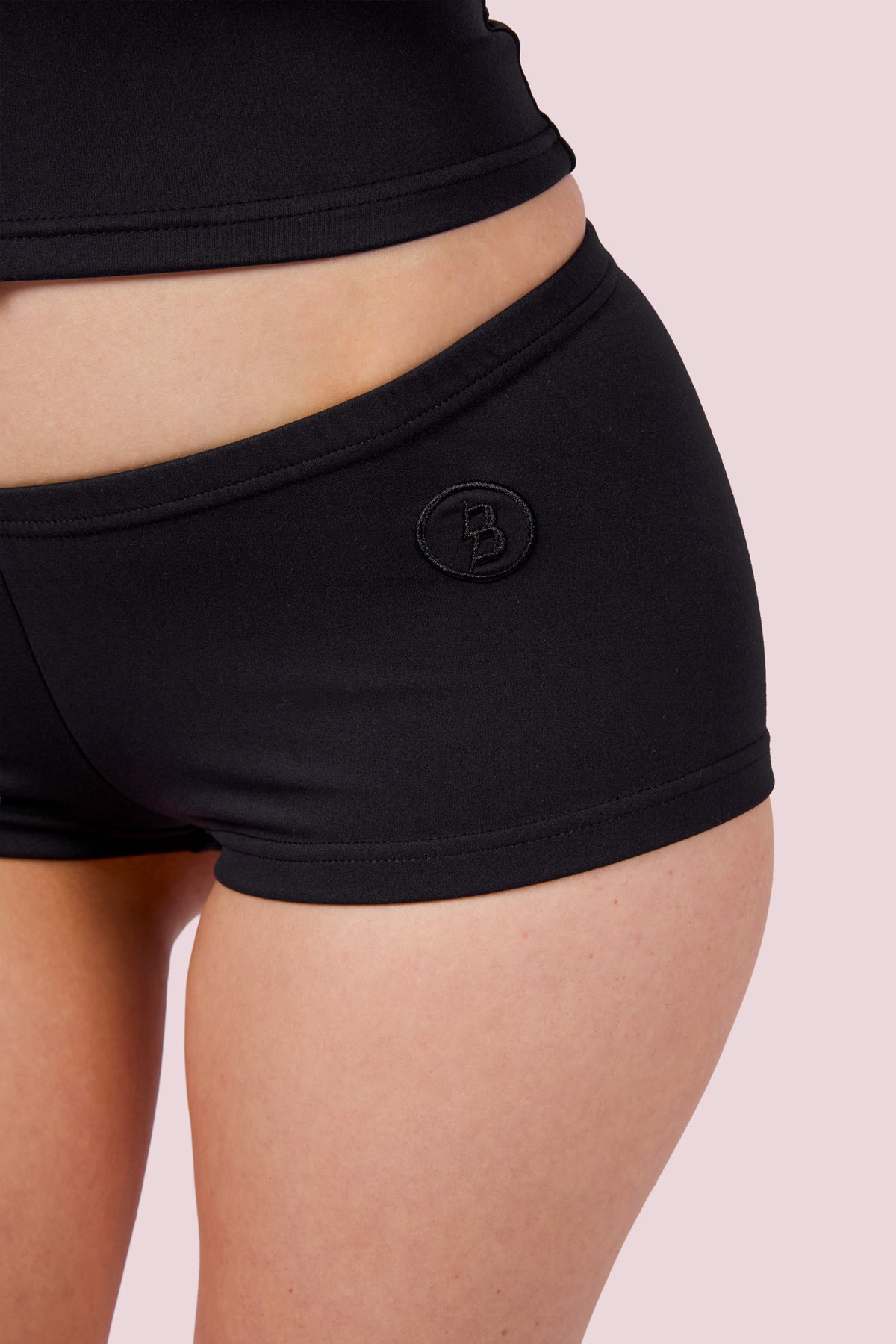 EVERYBODY BASICS MICRO SHORTS (BLACK)