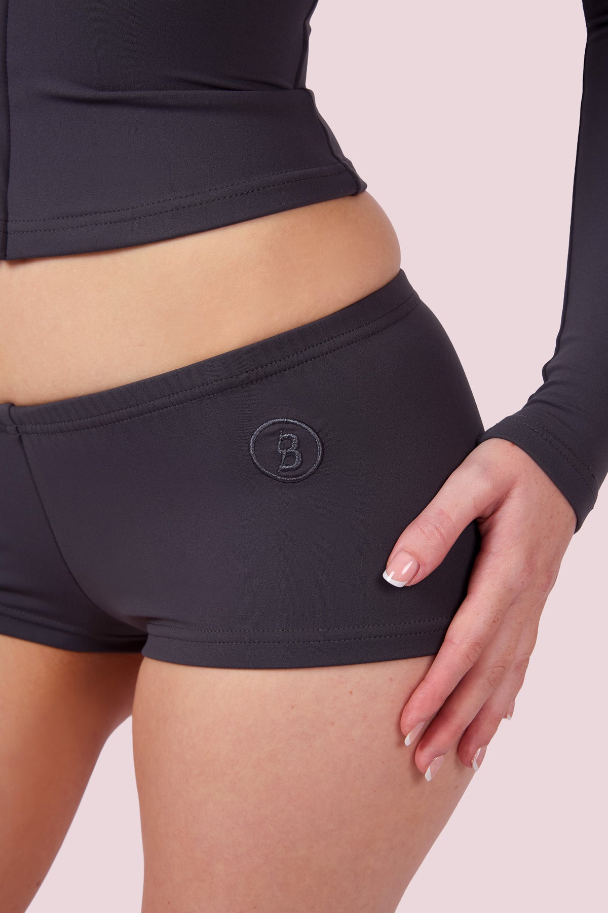 EVERYBODY BASICS MICRO SHORTS (CHARCOAL)