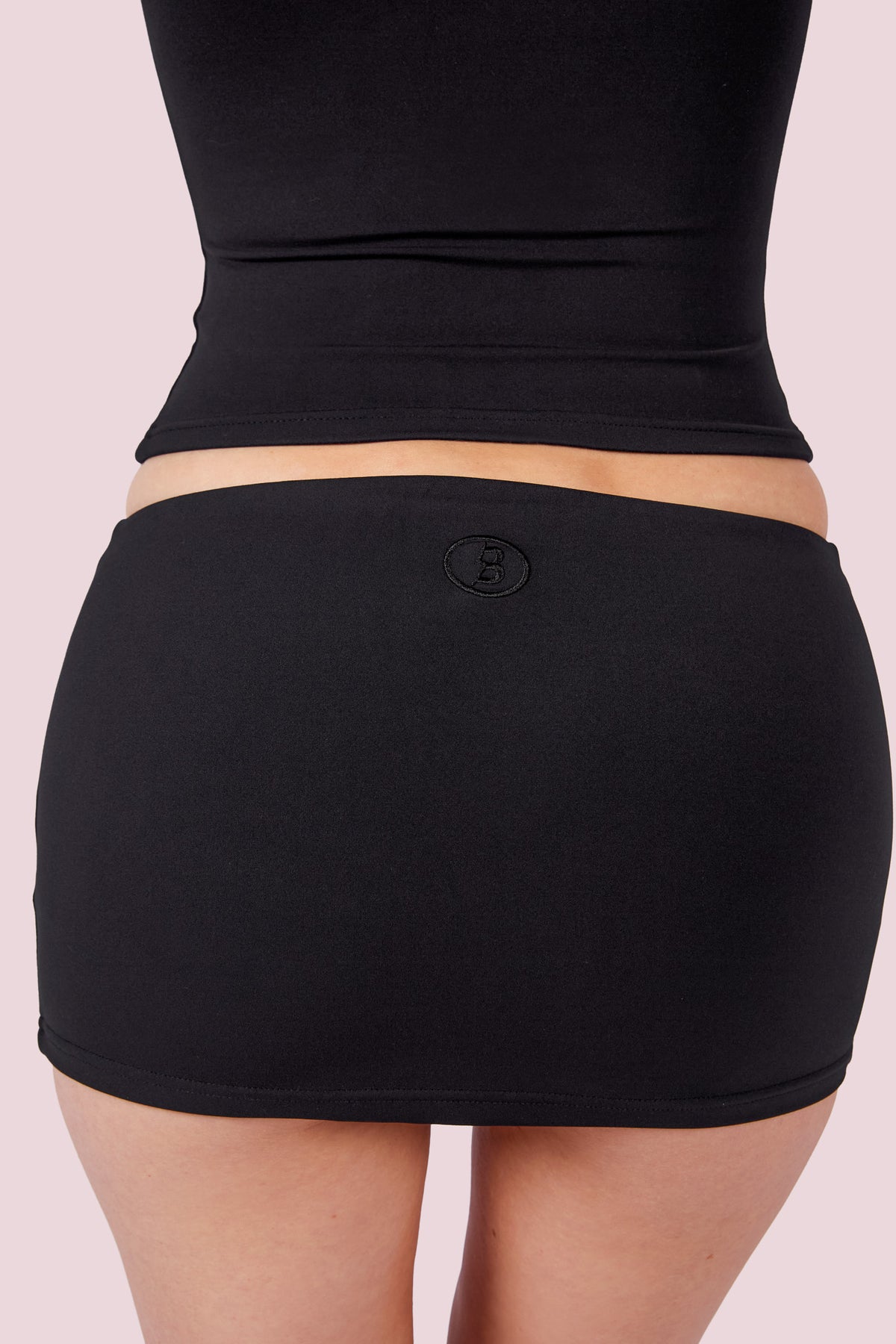 EVERYBODY BASICS MINI SKIRT (BLACK)
