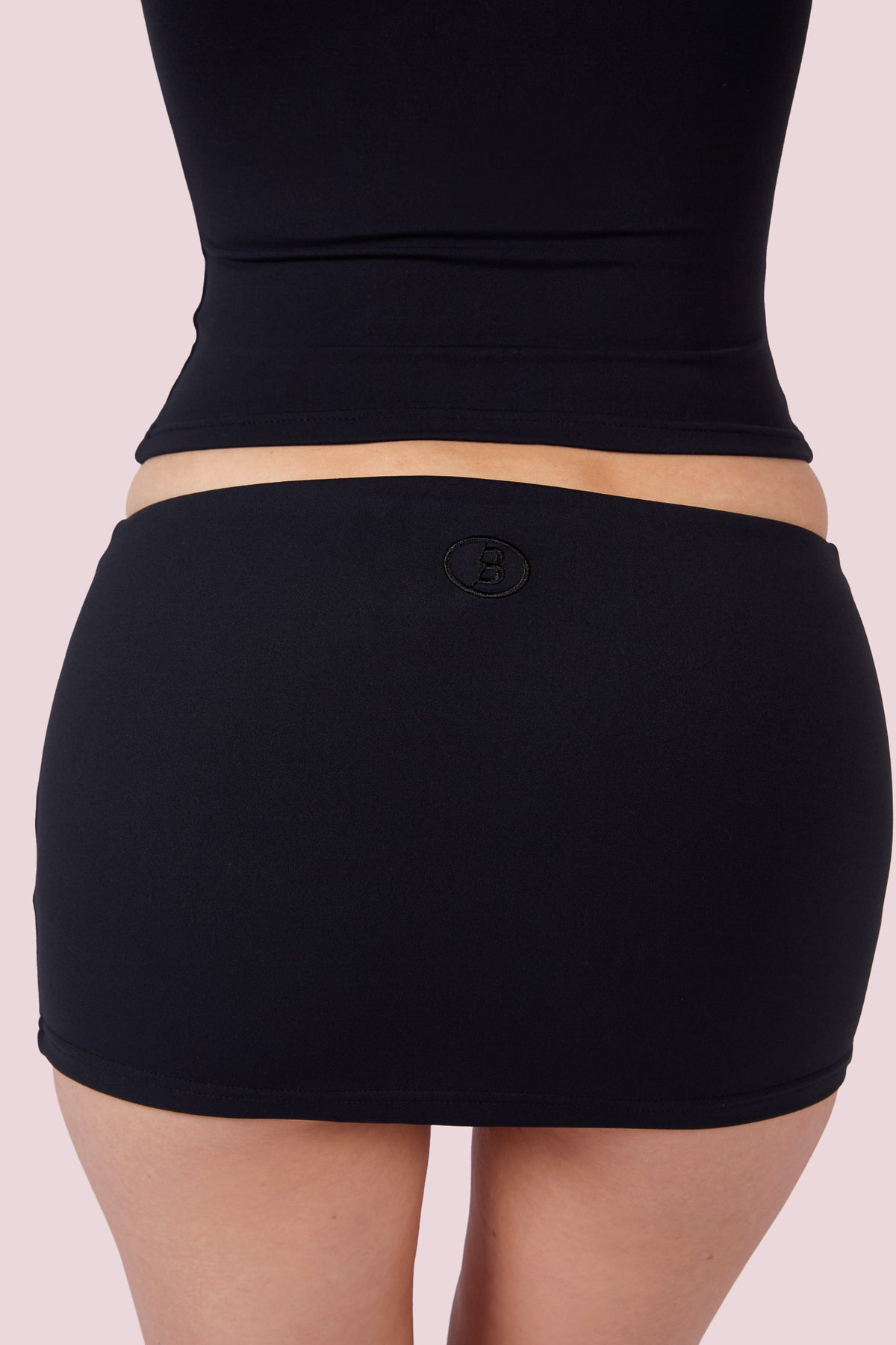 EVERYBODY BASICS MINI SKIRT (BLACK)