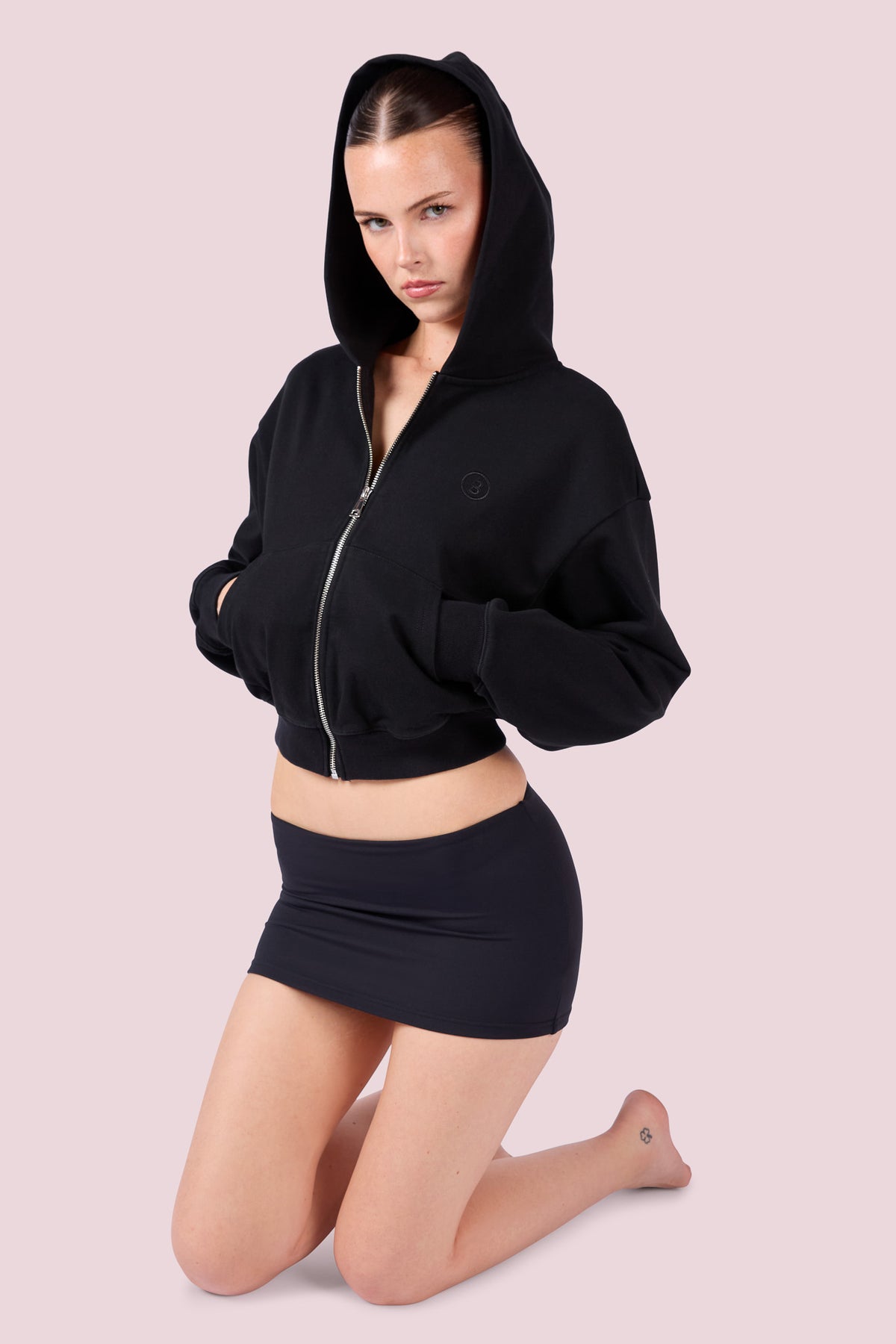EVERYBODY BASICS MINI SKIRT (BLACK)