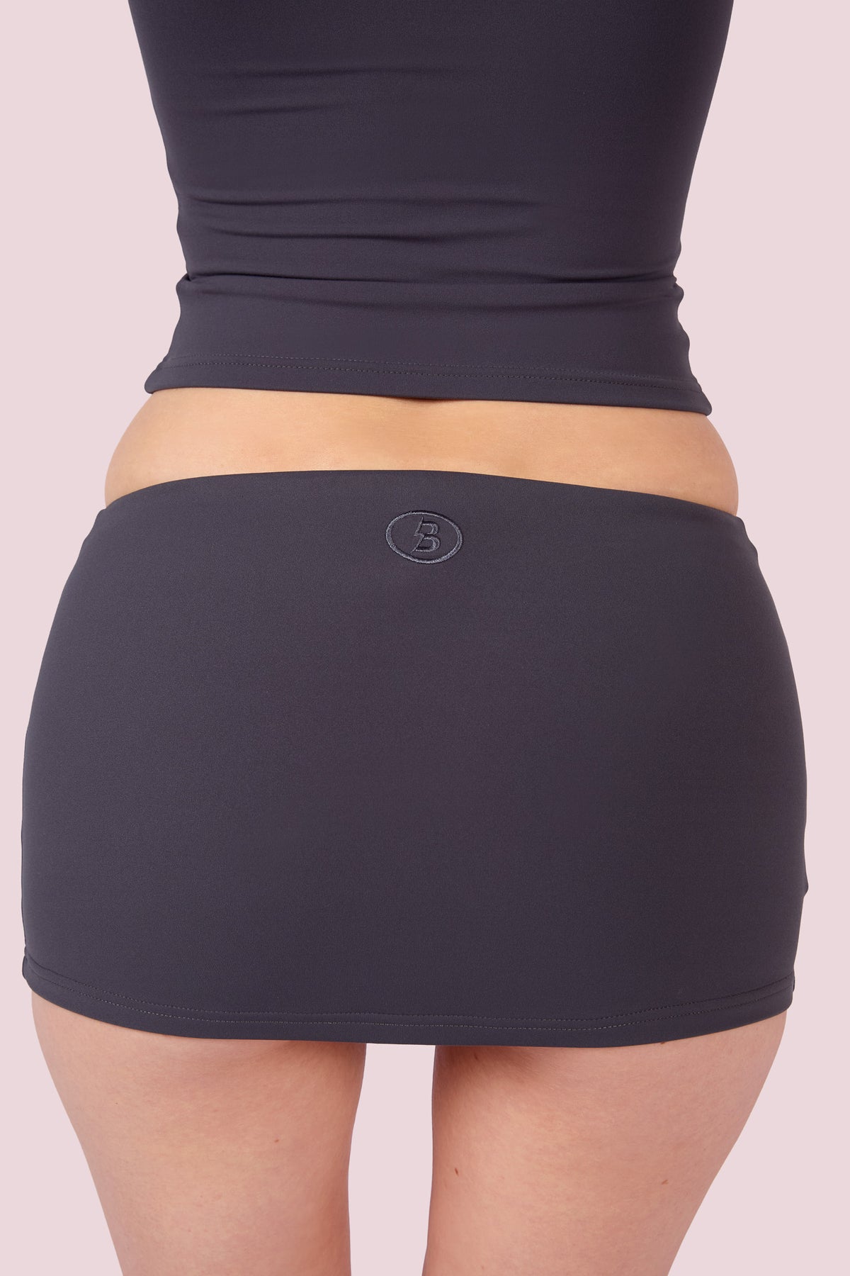 EVERYBODY BASICS MINI SKIRT (CHARCOAL)