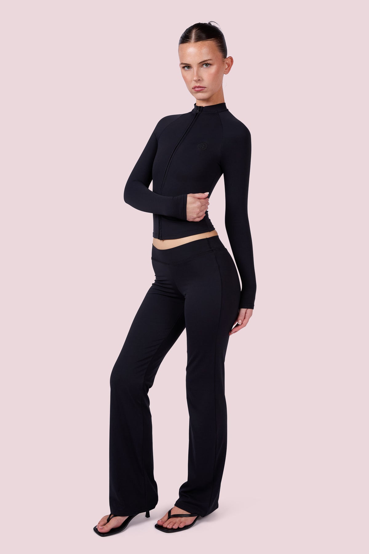 EVERYBODY BASICS ZIP UP (BLACK)
